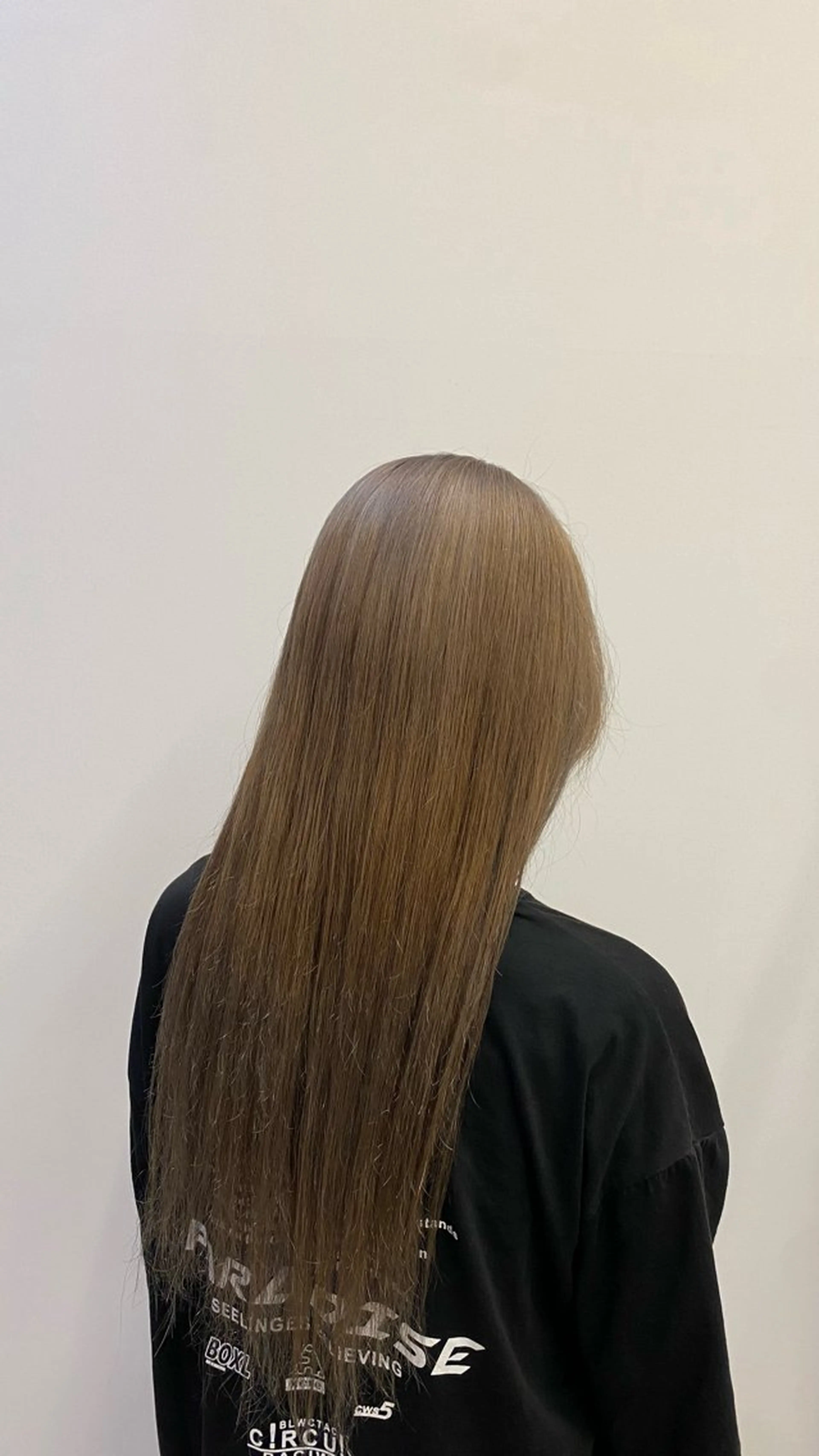 ロング カラー ベージュカラー ブリーチ THREE by the salon所属・戸高菜月/豊橋美容院 /透明感カラーのヘアスタイル