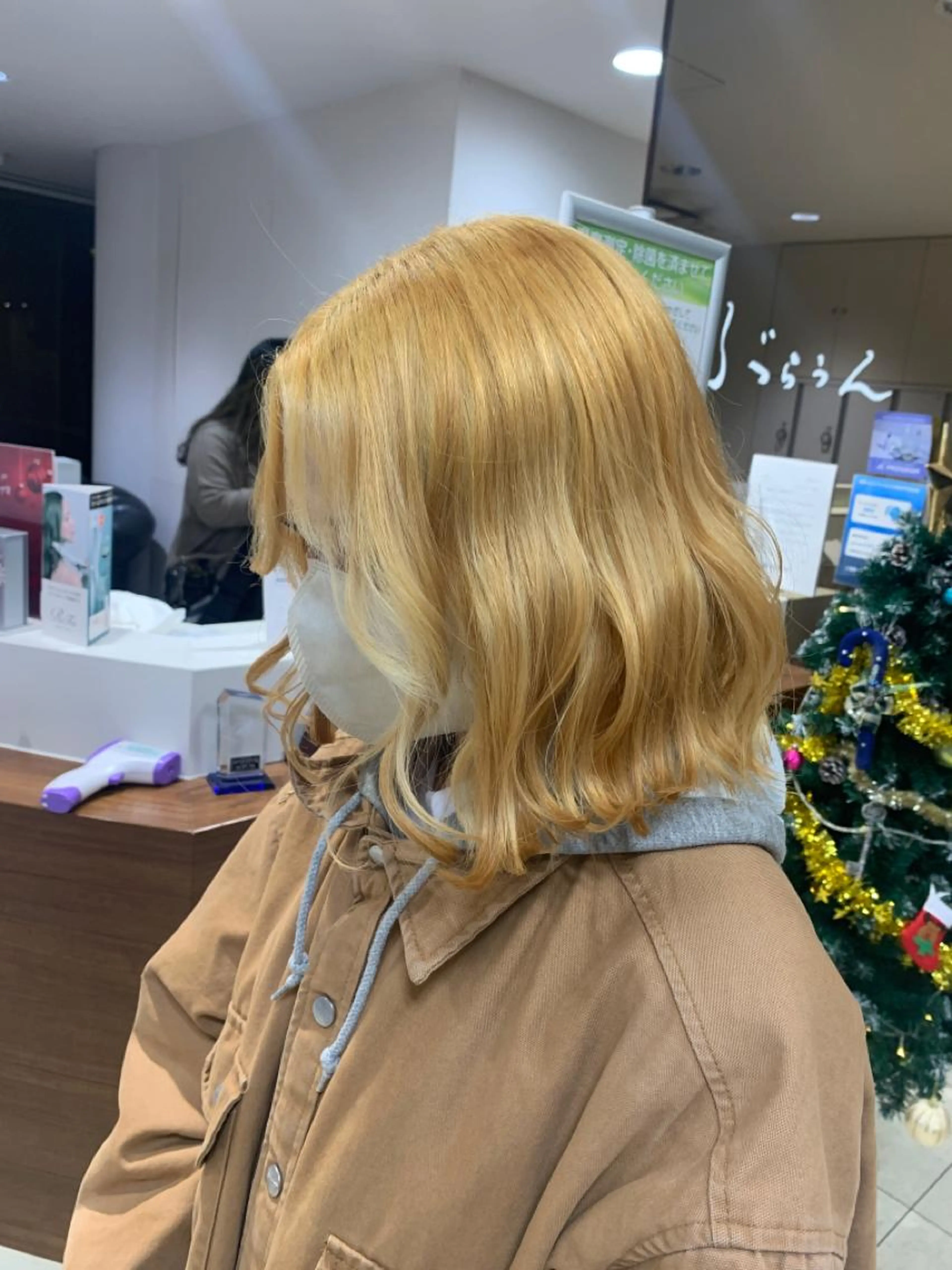 ブリーチリタッチ+オンカラー+似合わせカット+1stepトリートメントの写真