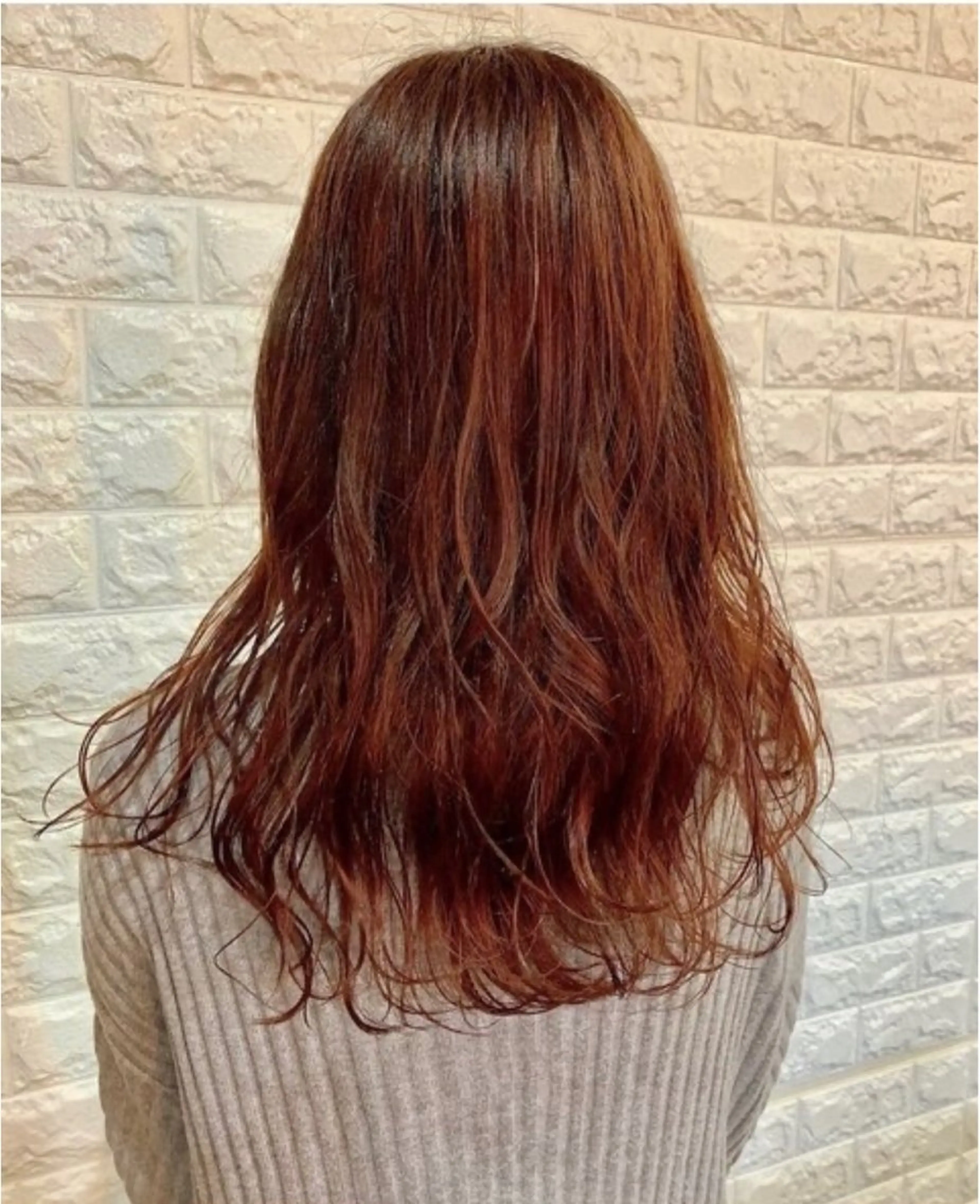 セミロング トモタニ ミオのヘアスタイル
