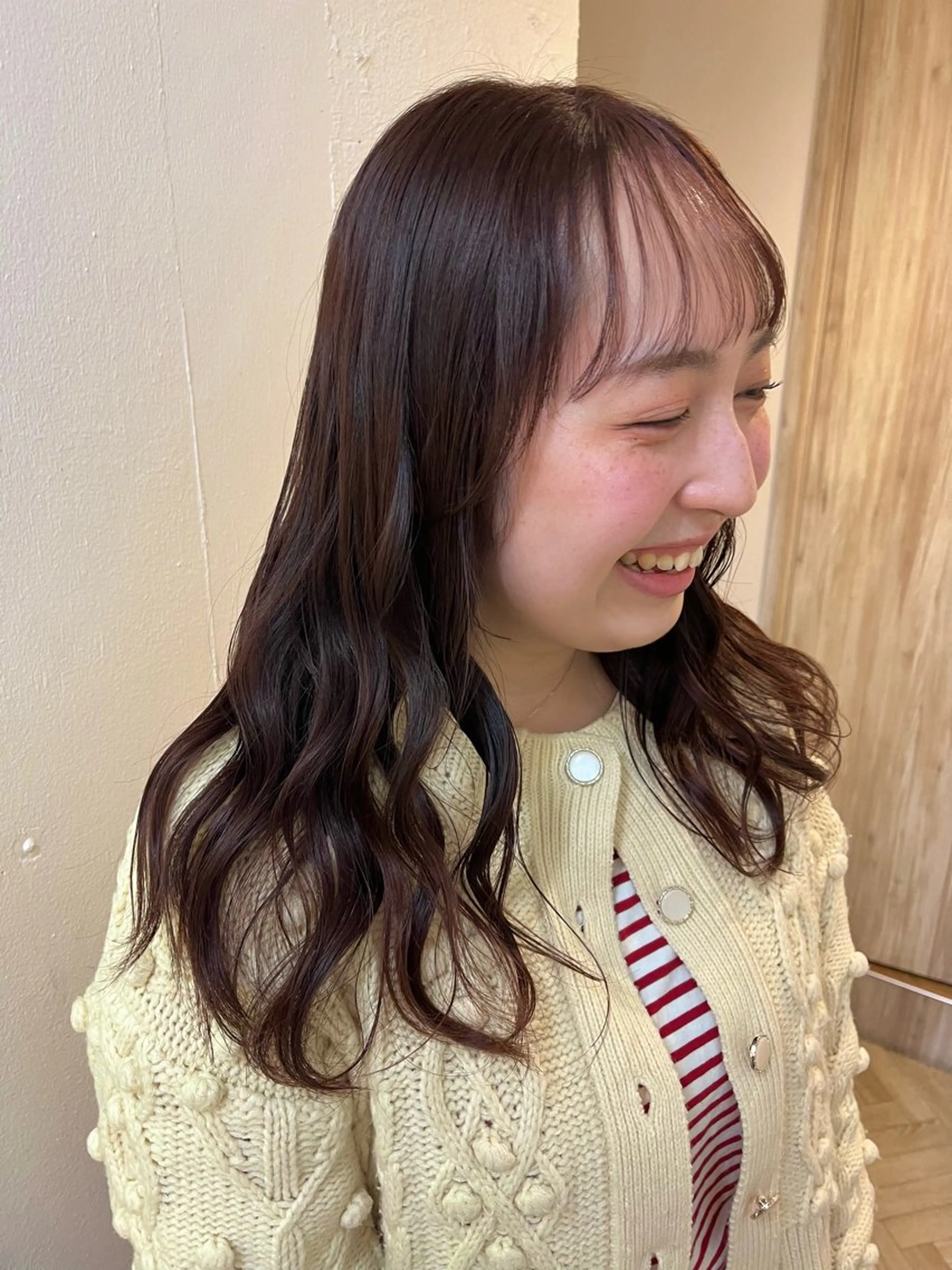 ロング カラー アッシュ 透明感カラー ピンクカラー ピンクアッシュ ヘアカラー トリートメント ボブ・レイヤー／ ベージュカラーのヘアスタイル