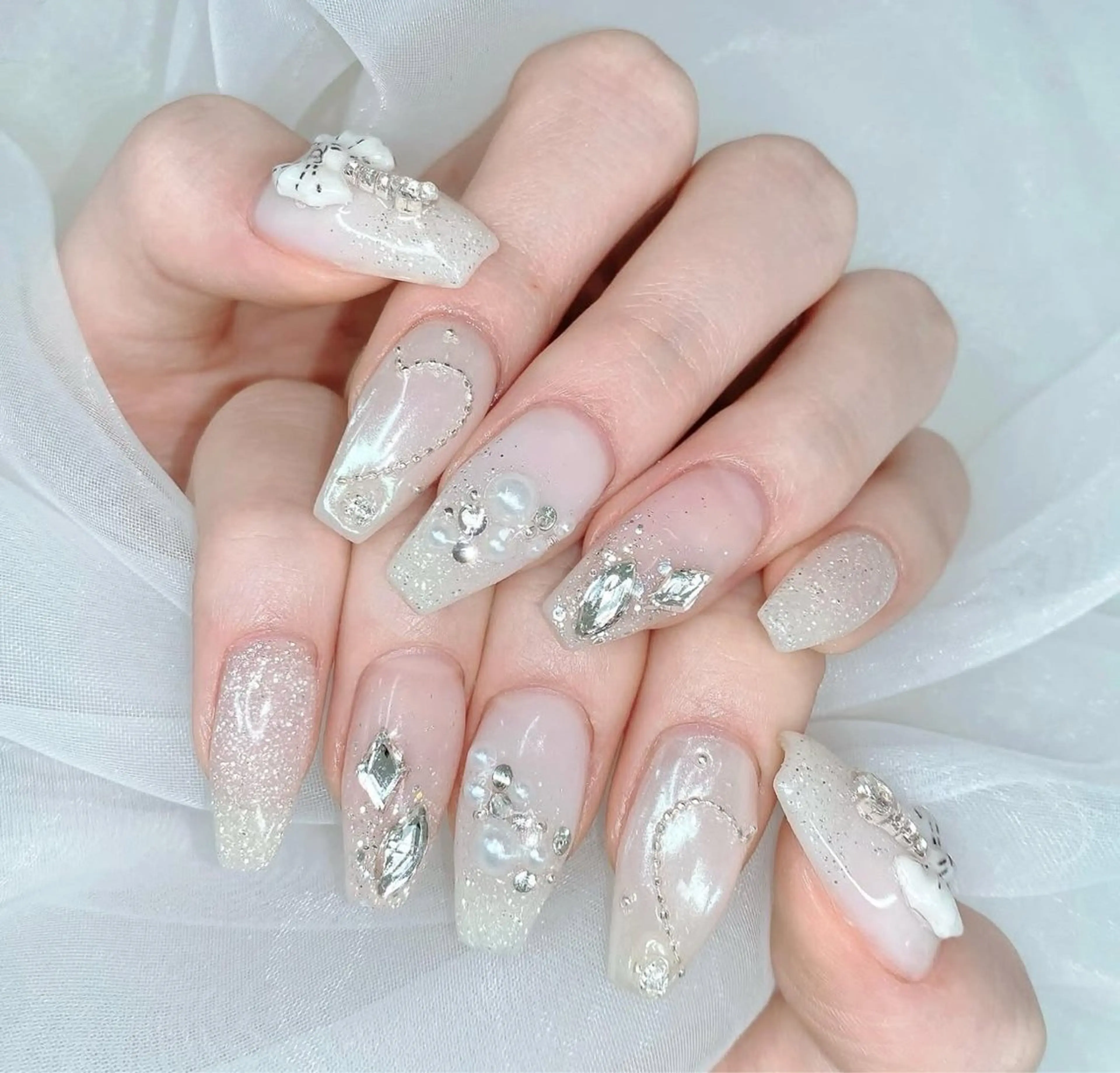 ネイル アニマル柄 オーロラネイル チークネイル フラッシュネイル ジェルネイル ハンドネイル Lyn TA Nailのネイルデザイン