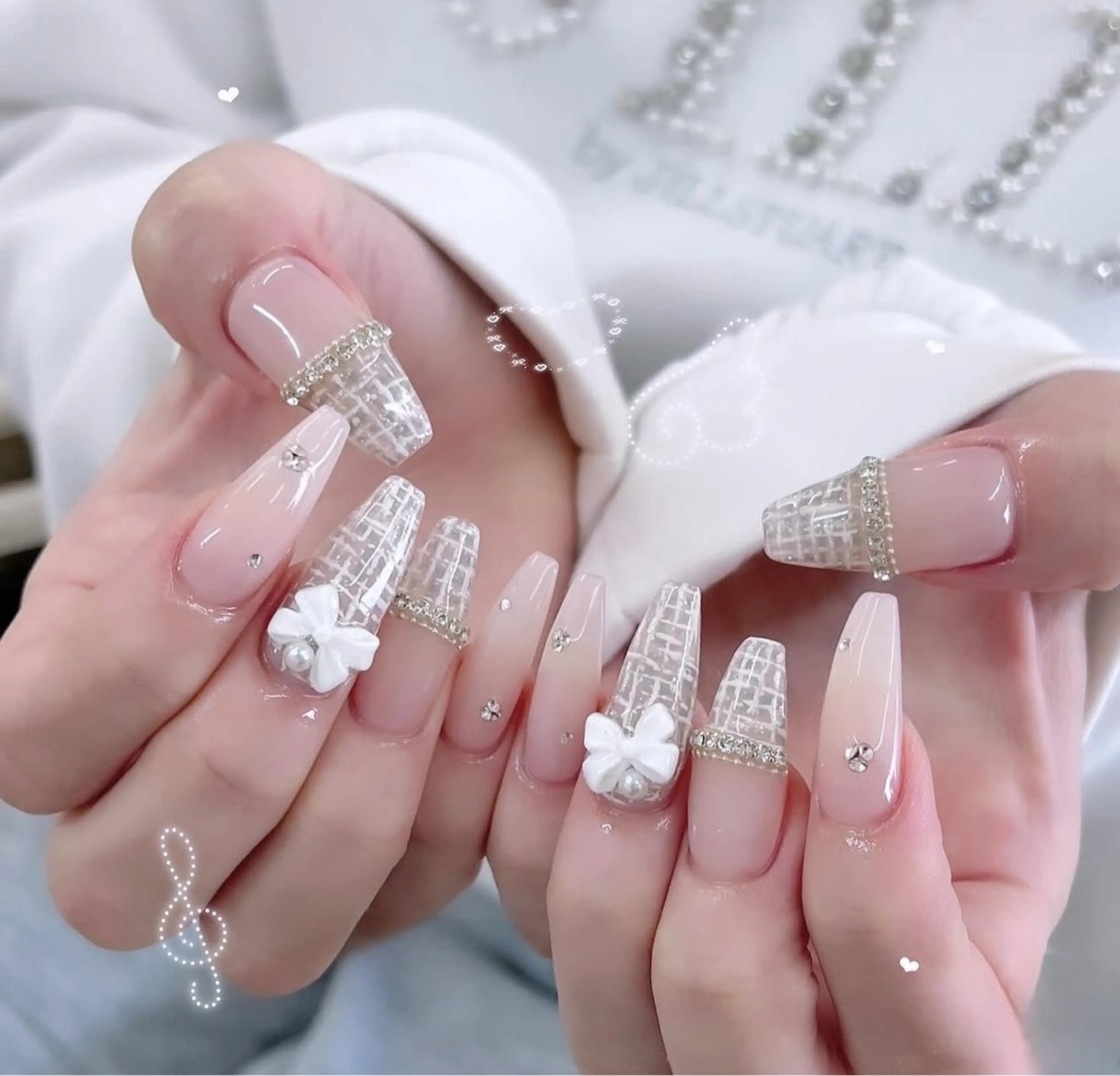 ネイル フレンチネイル キラキラネイル マグネットネイル ミラーネイル ニュアンスネイル ハンドネイル Lyn TA Nailのネイルデザイン