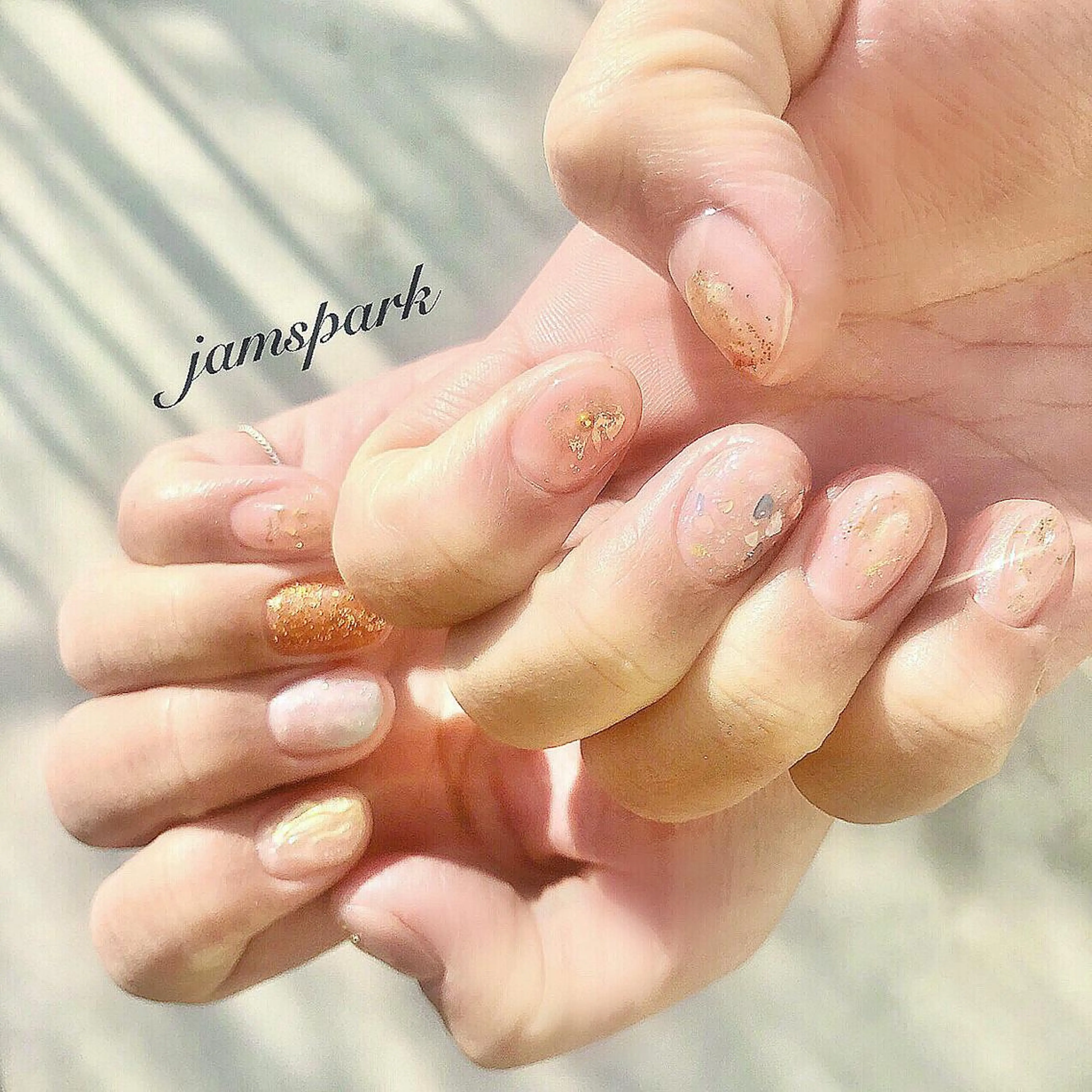 ネイル アートネイル ゴールド ラメ(グリッター) ニュアンスネイル オフィスネイル ハンドネイル jamspark ✨のネイルデザイン