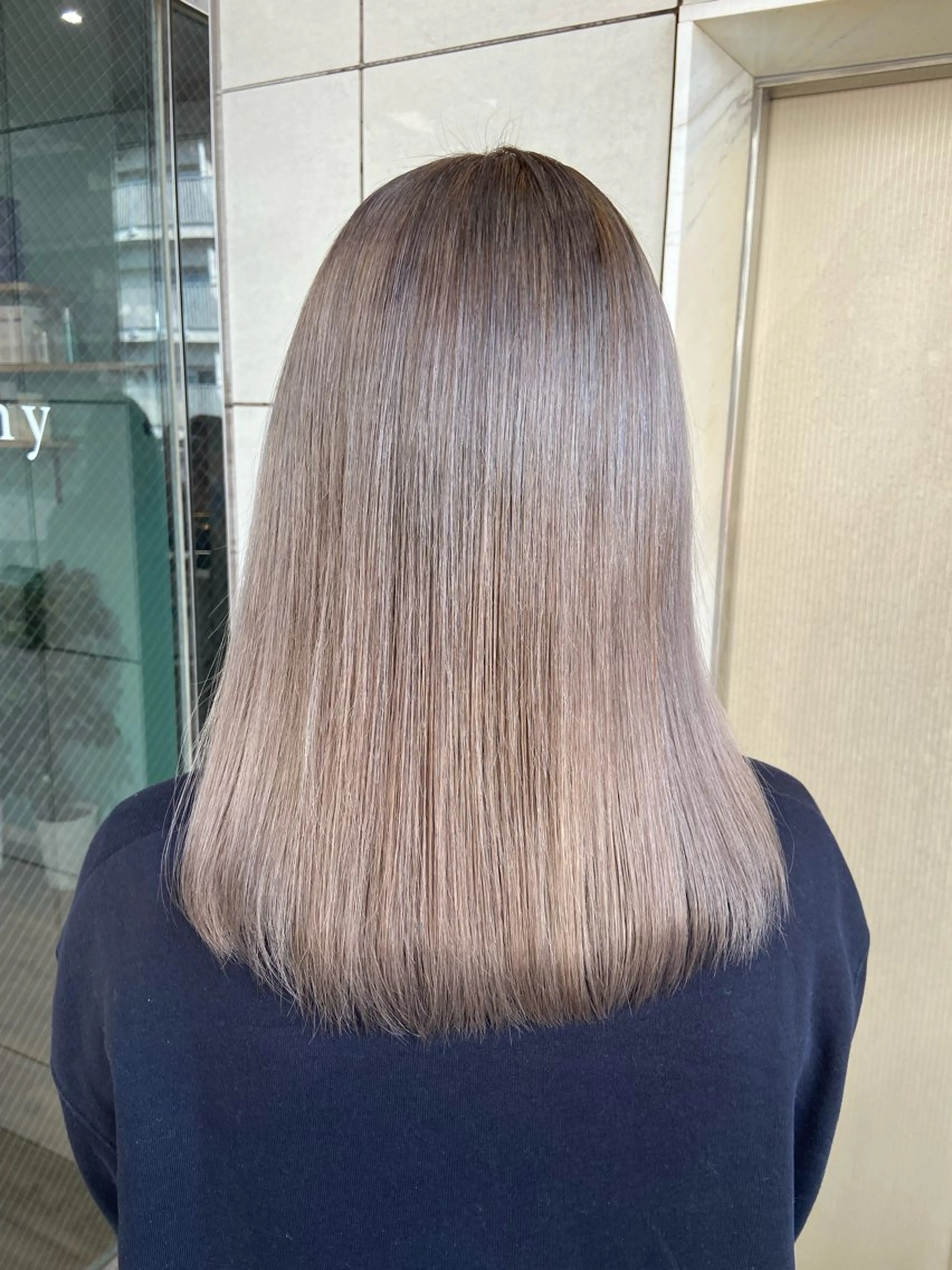 ミディアム カラー グレージュ ミルクティーグレージュ ヘアカラー トリートメント 🧸プルエクステ❤︎ ネイルKAO🧸のヘアスタイル