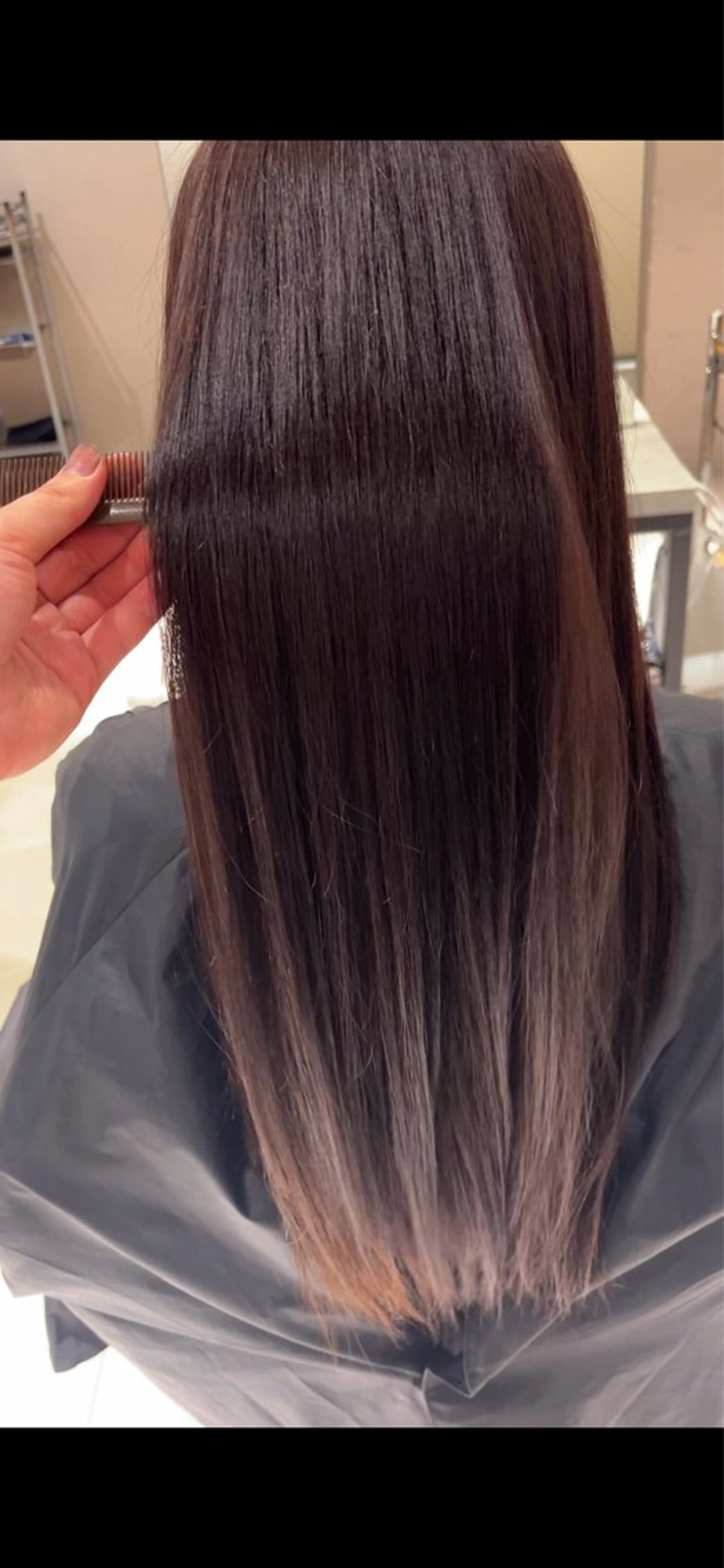 ロング ヘアカラー 平居 舞白のヘアスタイル