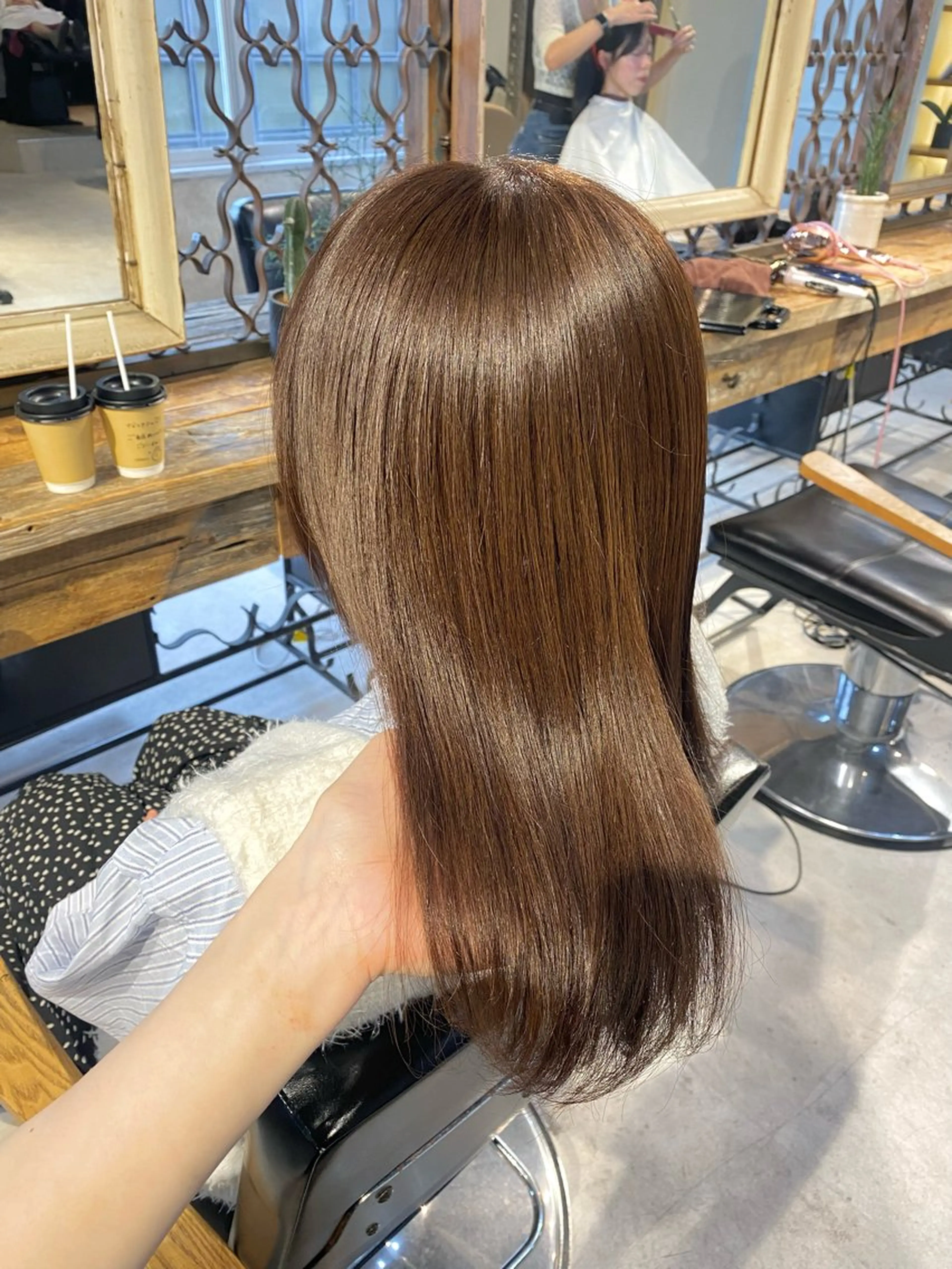 ミディアム ayami ベージュのヘアスタイル