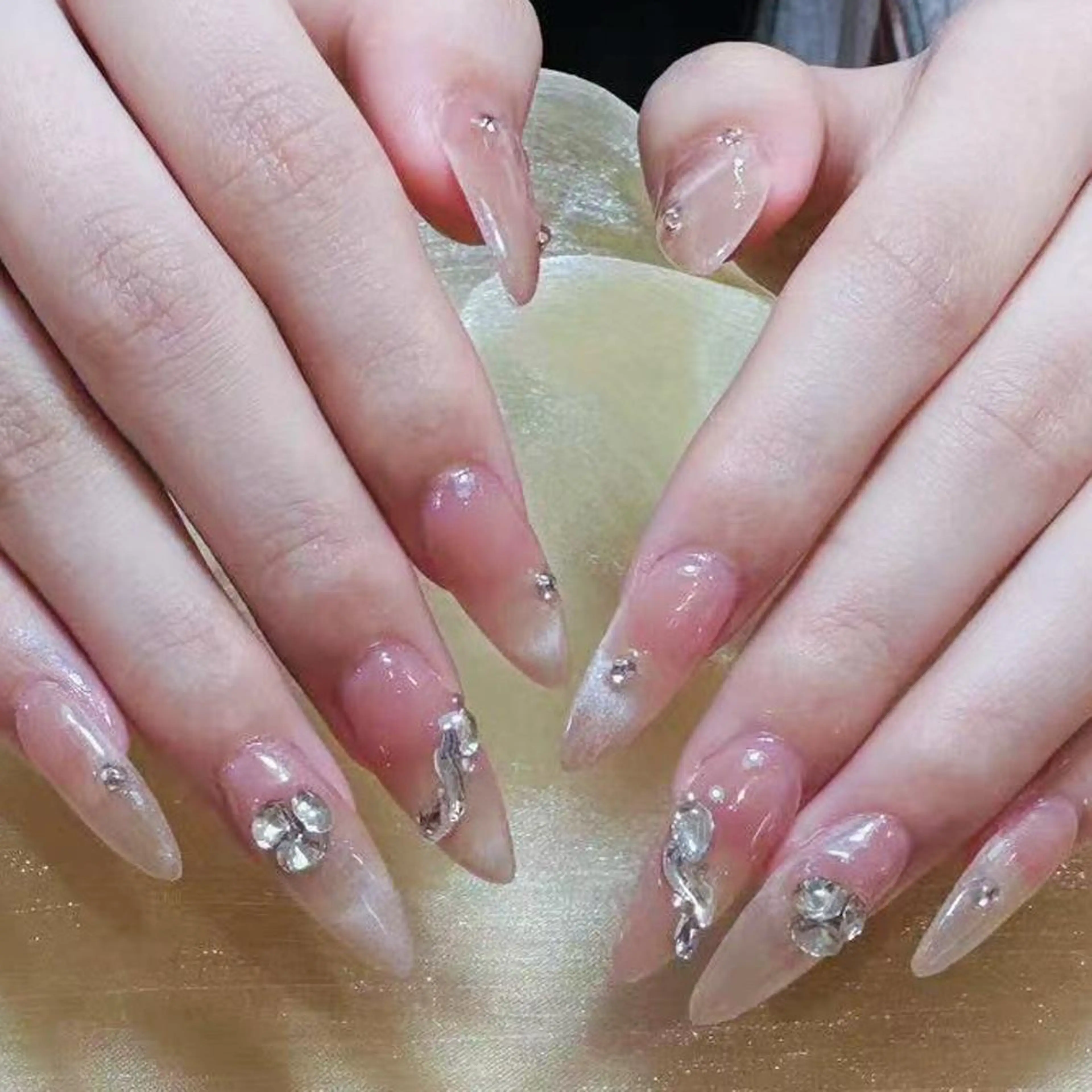 ネイル アートネイル オーロラネイル ガーリー キラキラネイル 韓国ネイル ハンドネイル diamond ♥のネイルデザイン