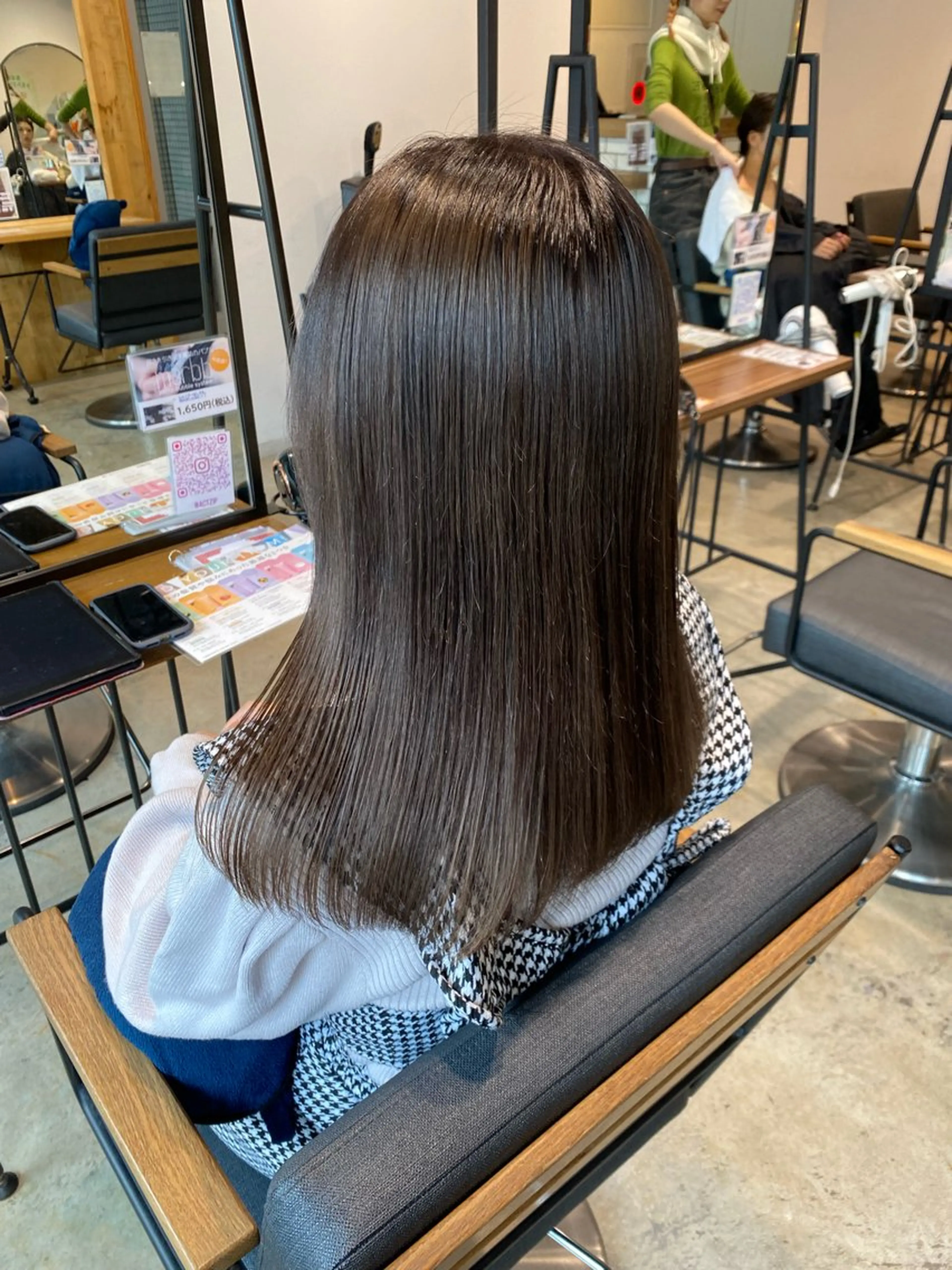 ミディアム カラー グレージュ カット ヘアカラー 渡邉 涼香のヘアスタイル