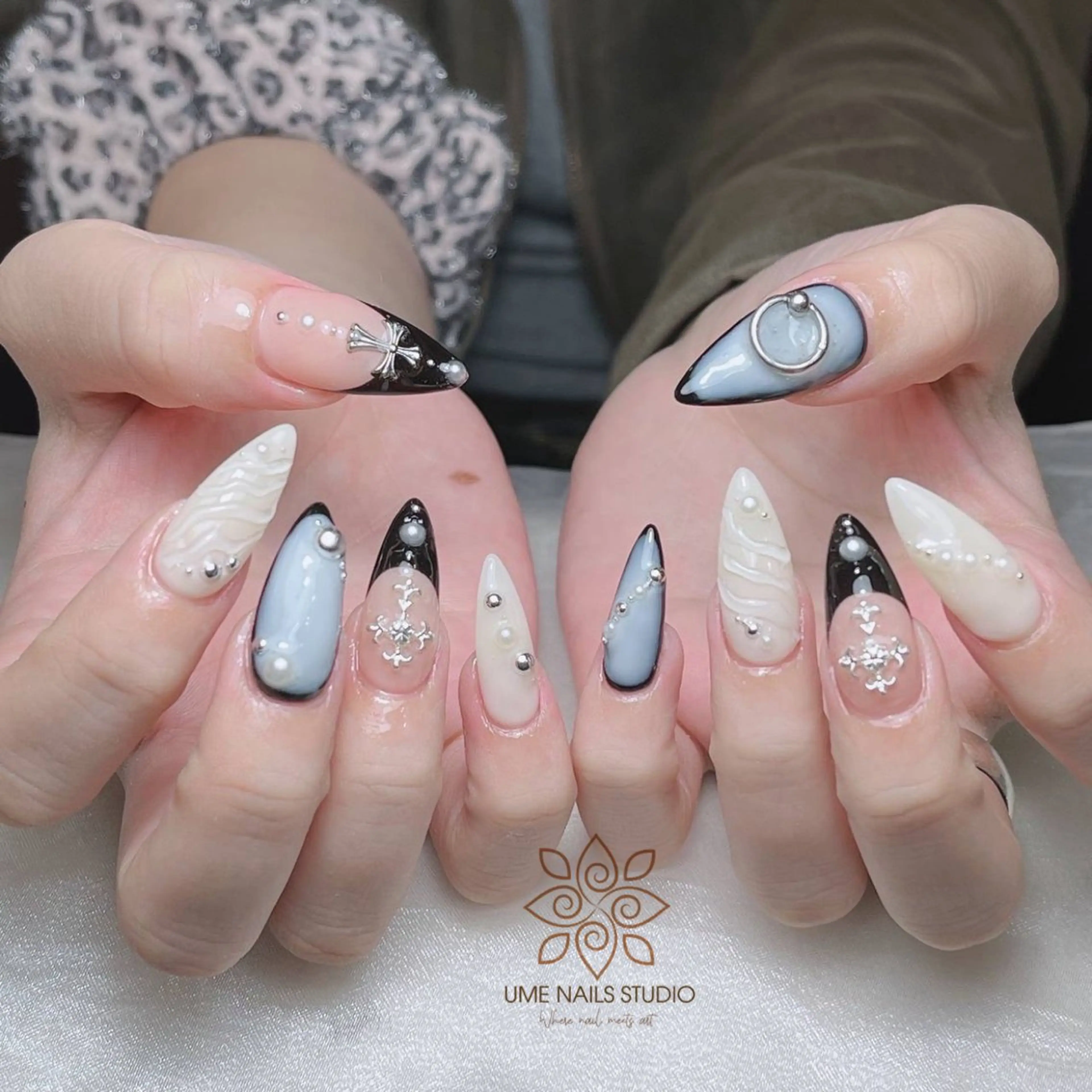 ネイル チークネイル クリアネイル ガーリー キラキラネイル 韓国ネイル ハンドネイル Ume Nail Studioのネイルデザイン