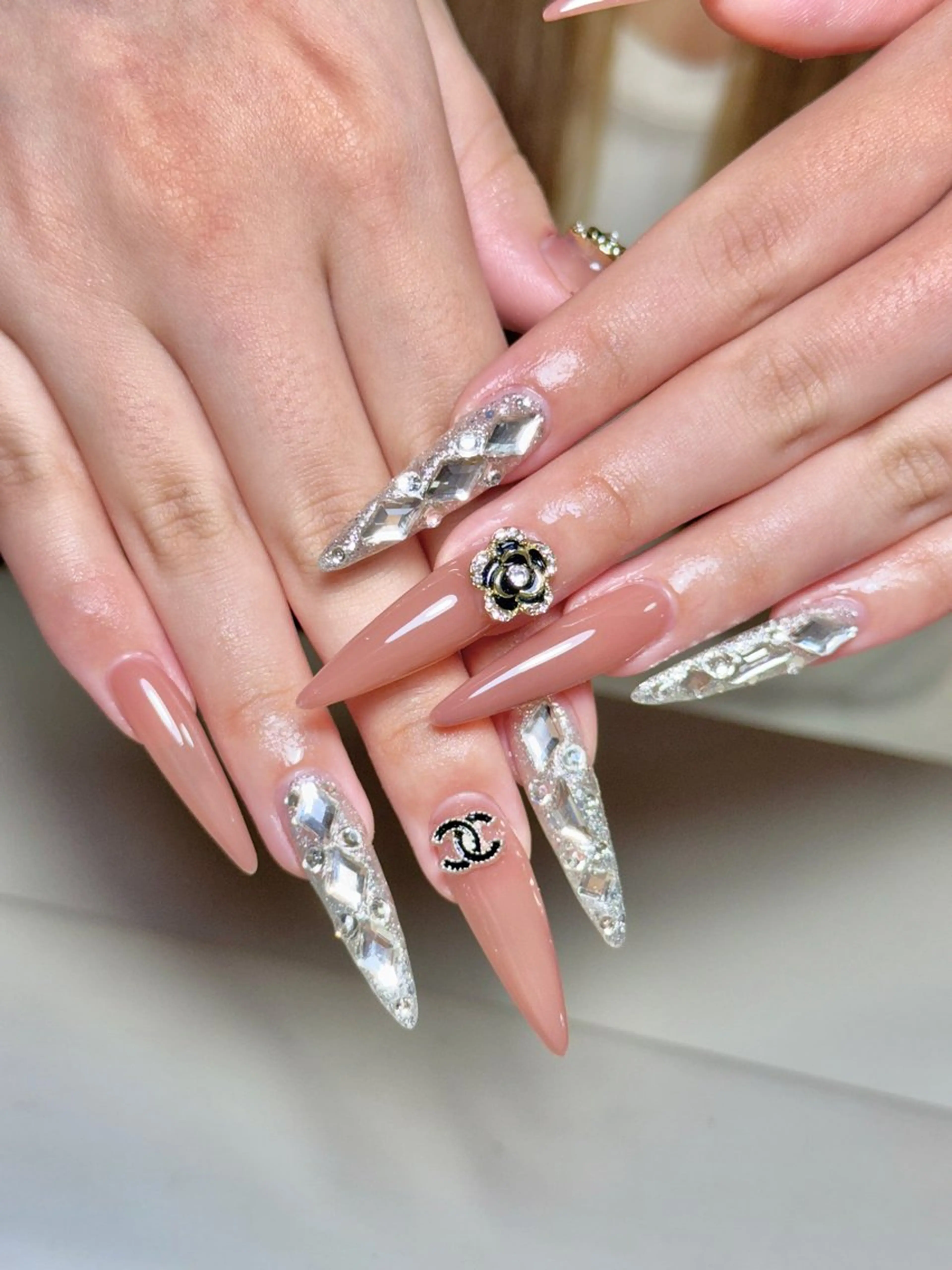 ロング ハンドネイル Rola kira nail salon所属・Rola kira 麗のネイルデザイン