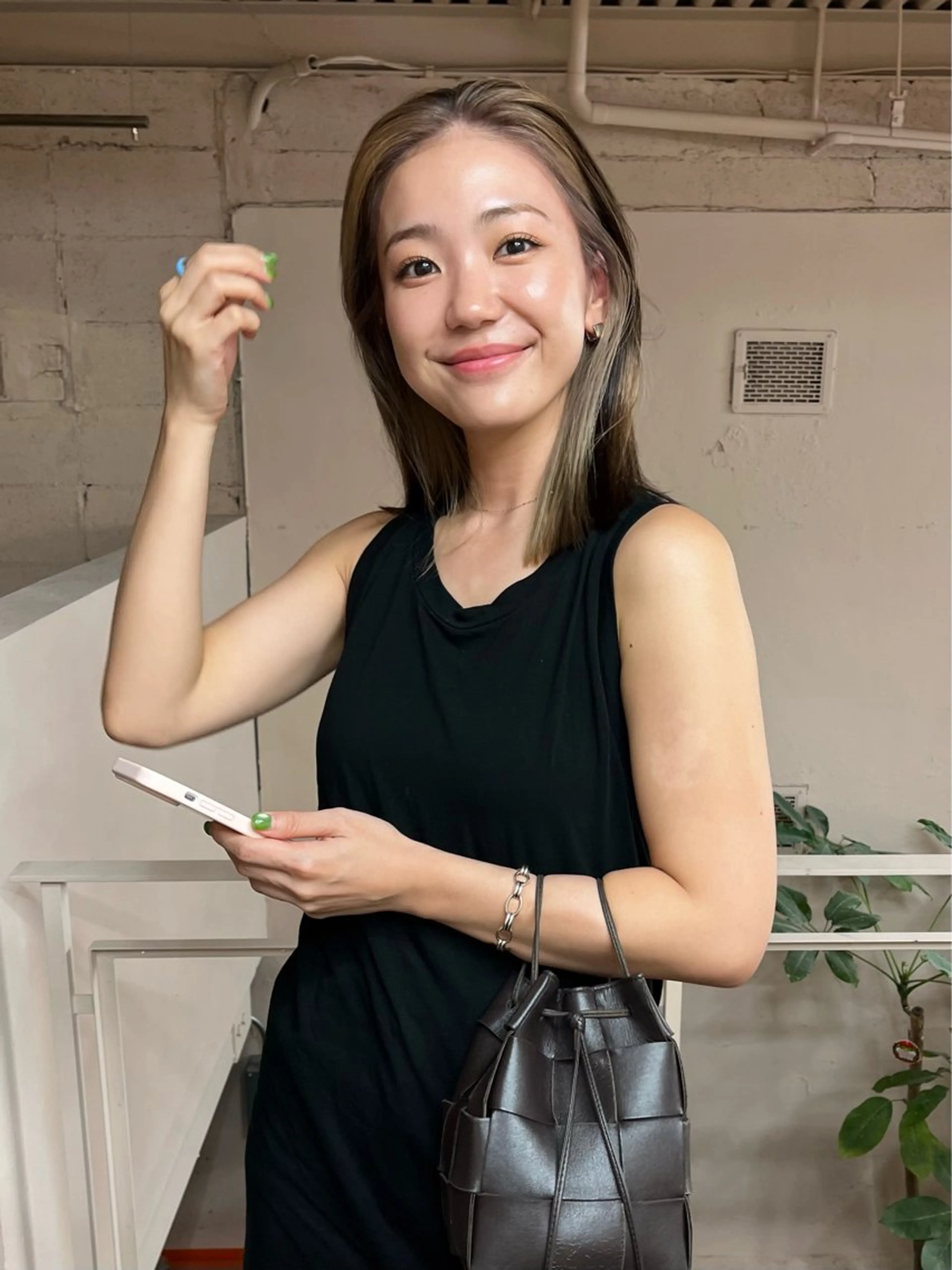 ミディアム カラー ミストバング ブリーチ  フェイスフレーミング カット ヘアカラー トリートメント iru所属・mi kiのヘアスタイル