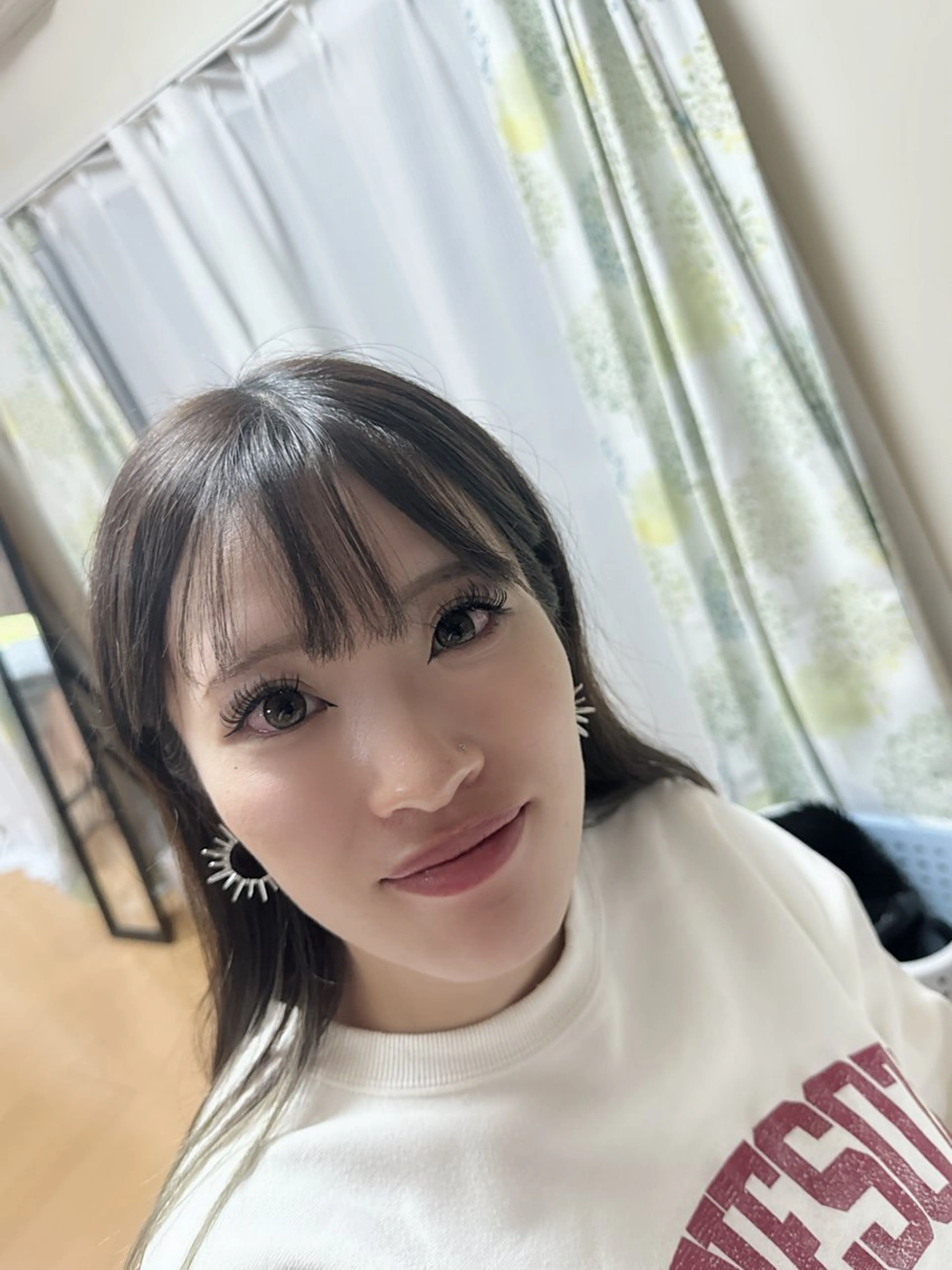 マツエク・マツパ ゴージャス ボリュームラッシュ 伊藤名紬 マツエク専門のマツエク・マツパデザイン