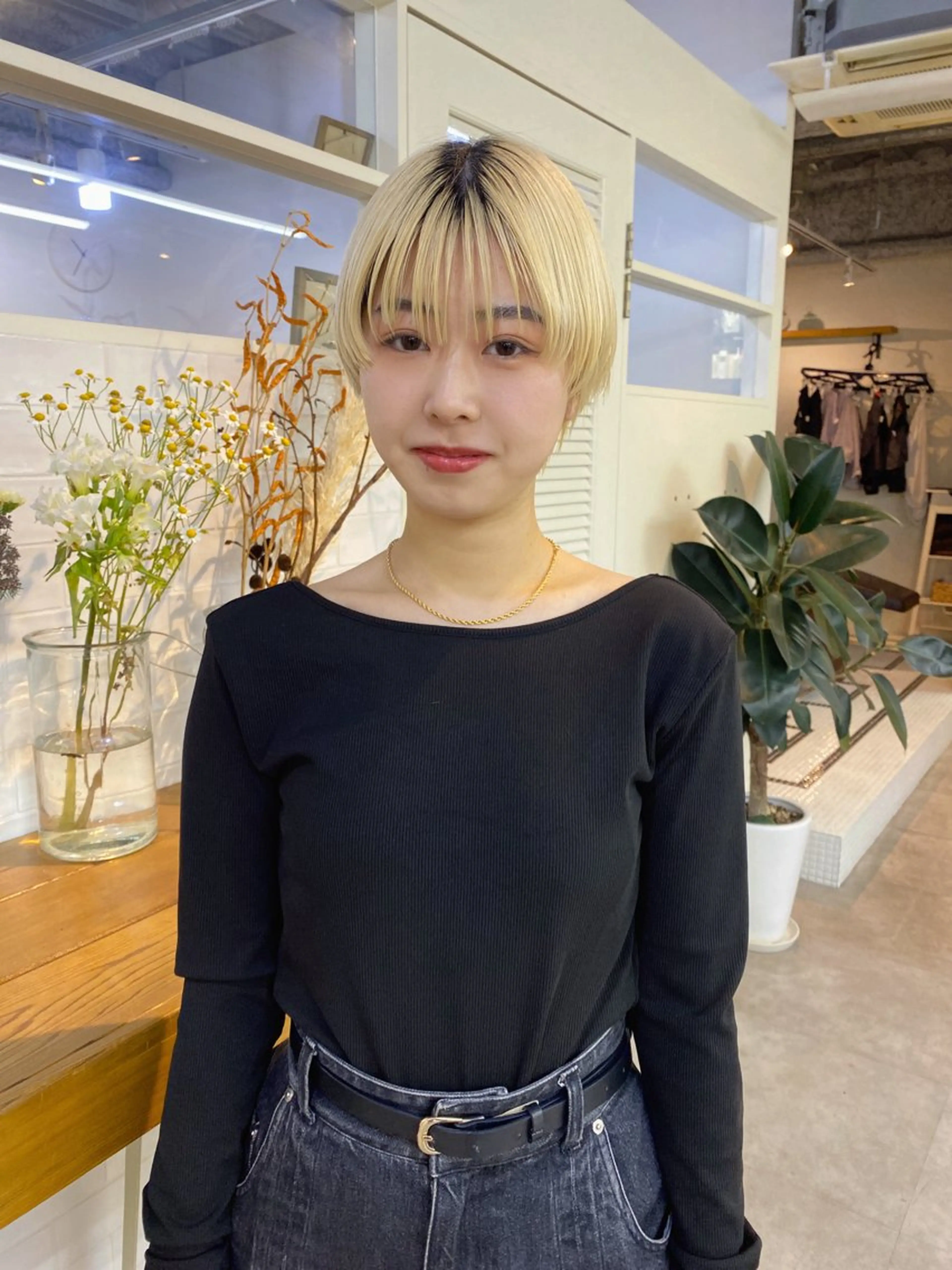 ショート カラー 抜きっぱなしブロンド ブロンド 似合わせカット ショートヘア ヘアカラー オリーブカラー🫒 透明感カラーMAOのヘアスタイル