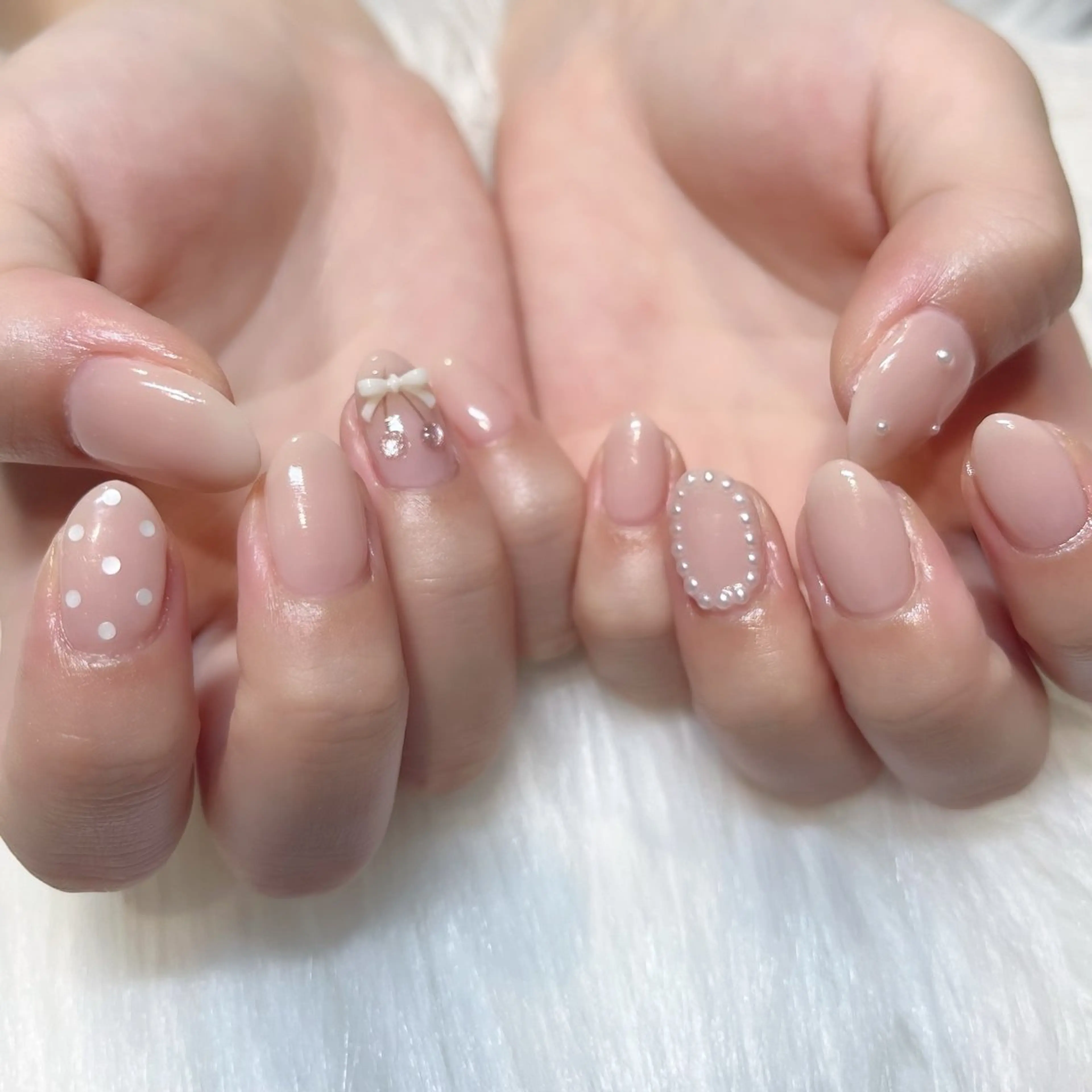 ネイル アートネイル ドット ガーリー 韓国ネイル 持ち込み ハンドネイル KOKONA 🎀のネイルデザイン