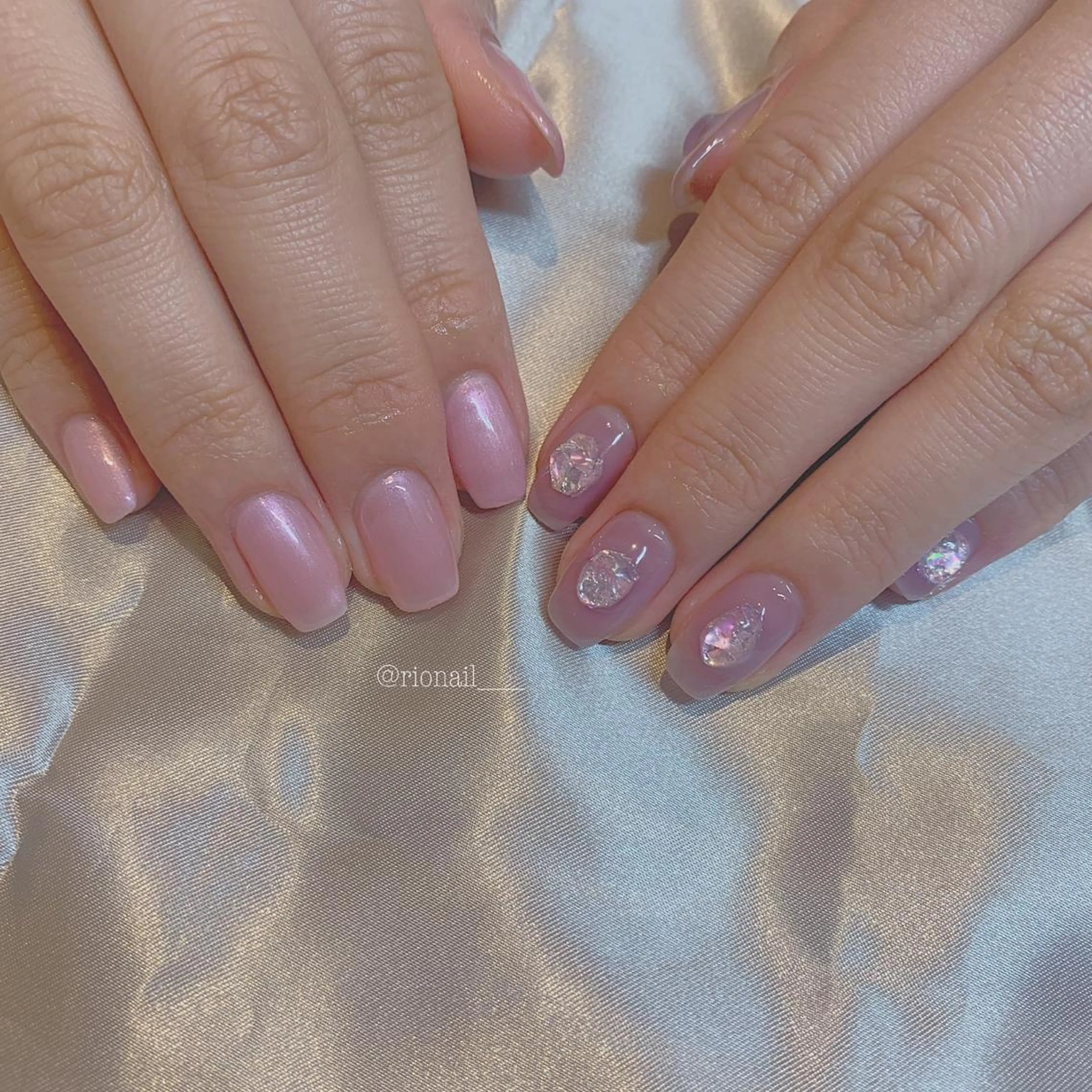 ネイル アートネイル ハンドネイル 𝘙𝘪𝘰𝘯𝘢 ...🕯🤍のネイルデザイン