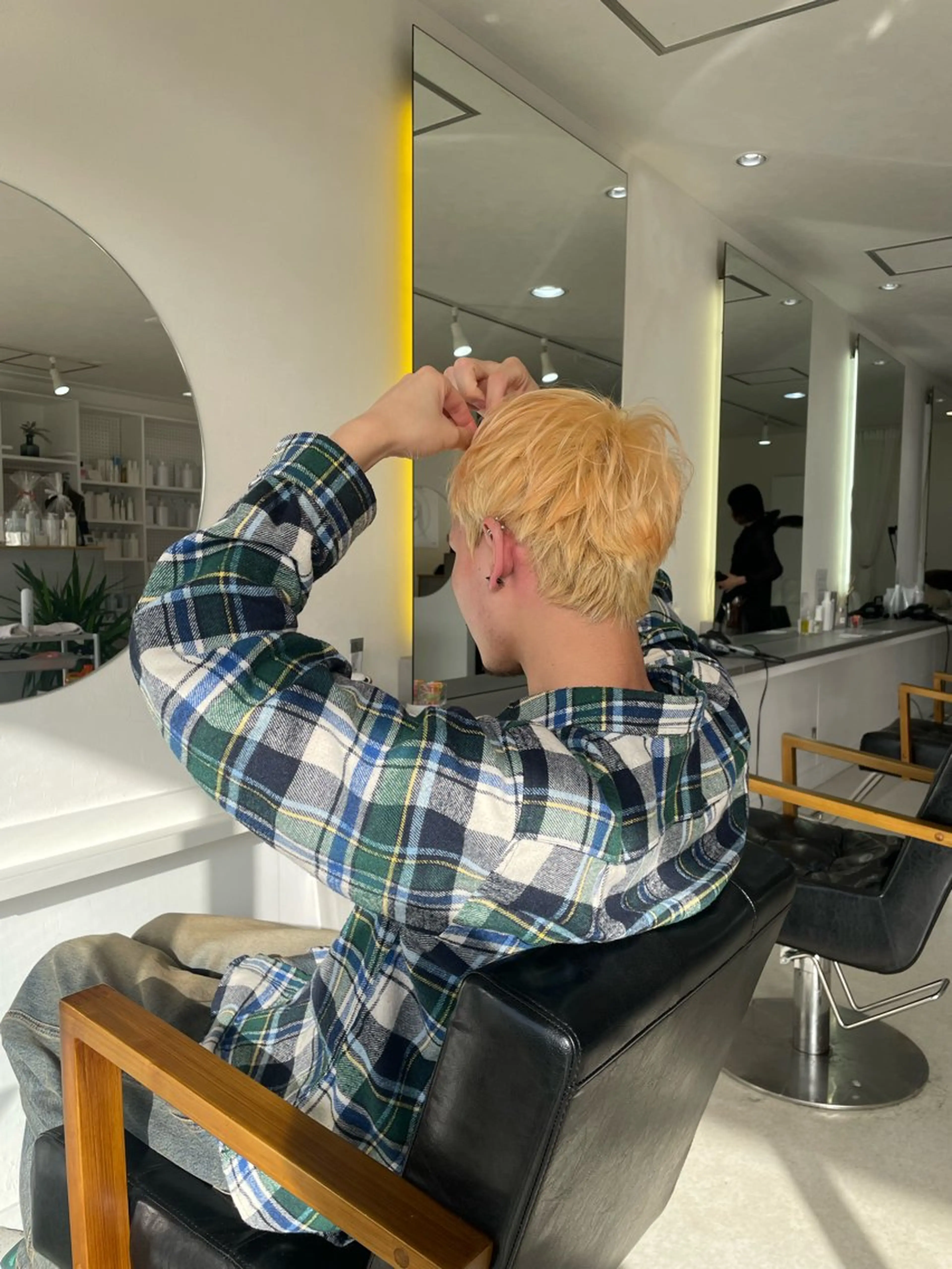 カラー 抜きっぱなしブロンド 前川 瑞希のヘアスタイル