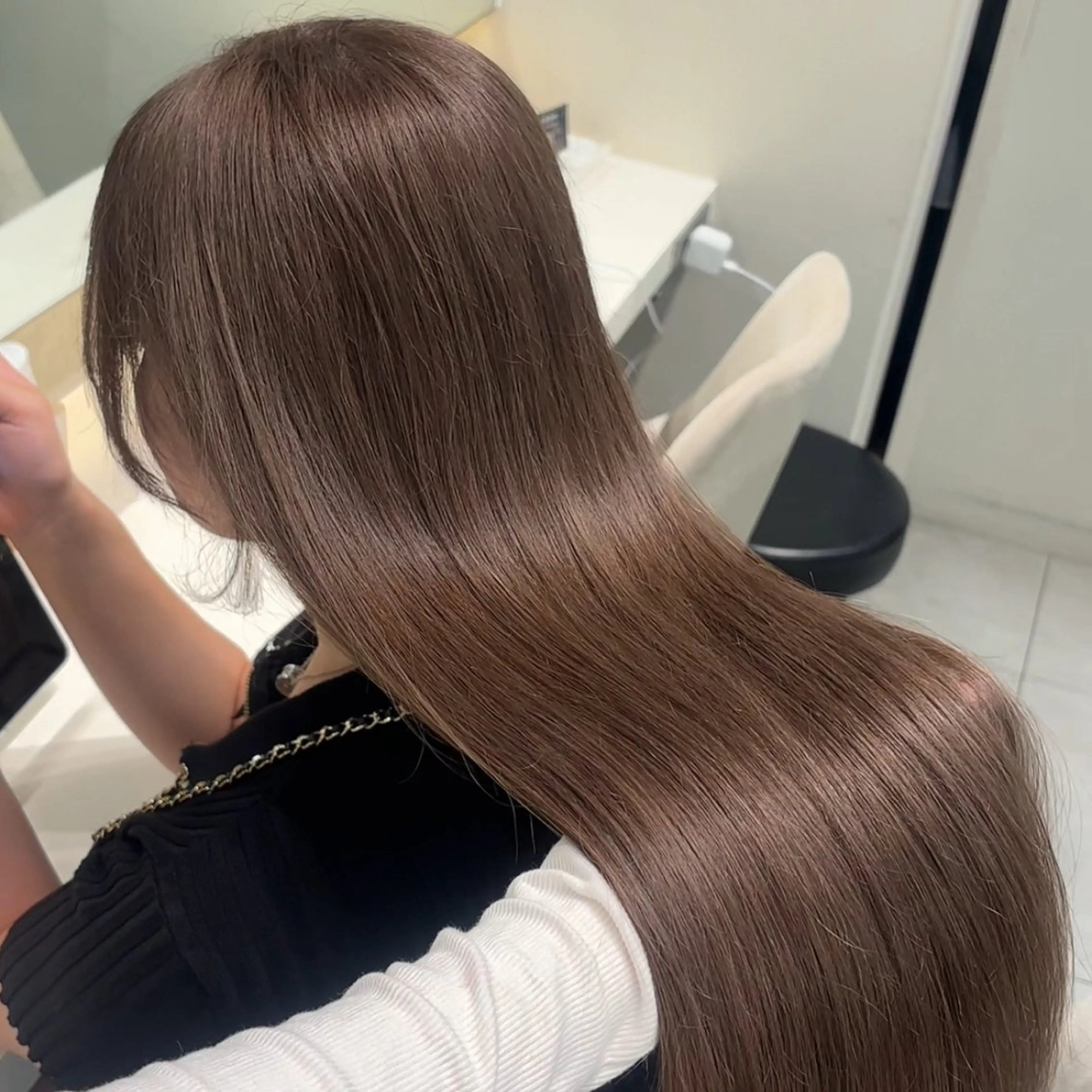 ロング カラー ベージュカラー ブリーチ 透明感カラー ダブルカラー カット ヘアカラー トリートメント 🎀𝑆𝐴𝑅𝐴 /レイヤーカット🎀のヘアスタイル