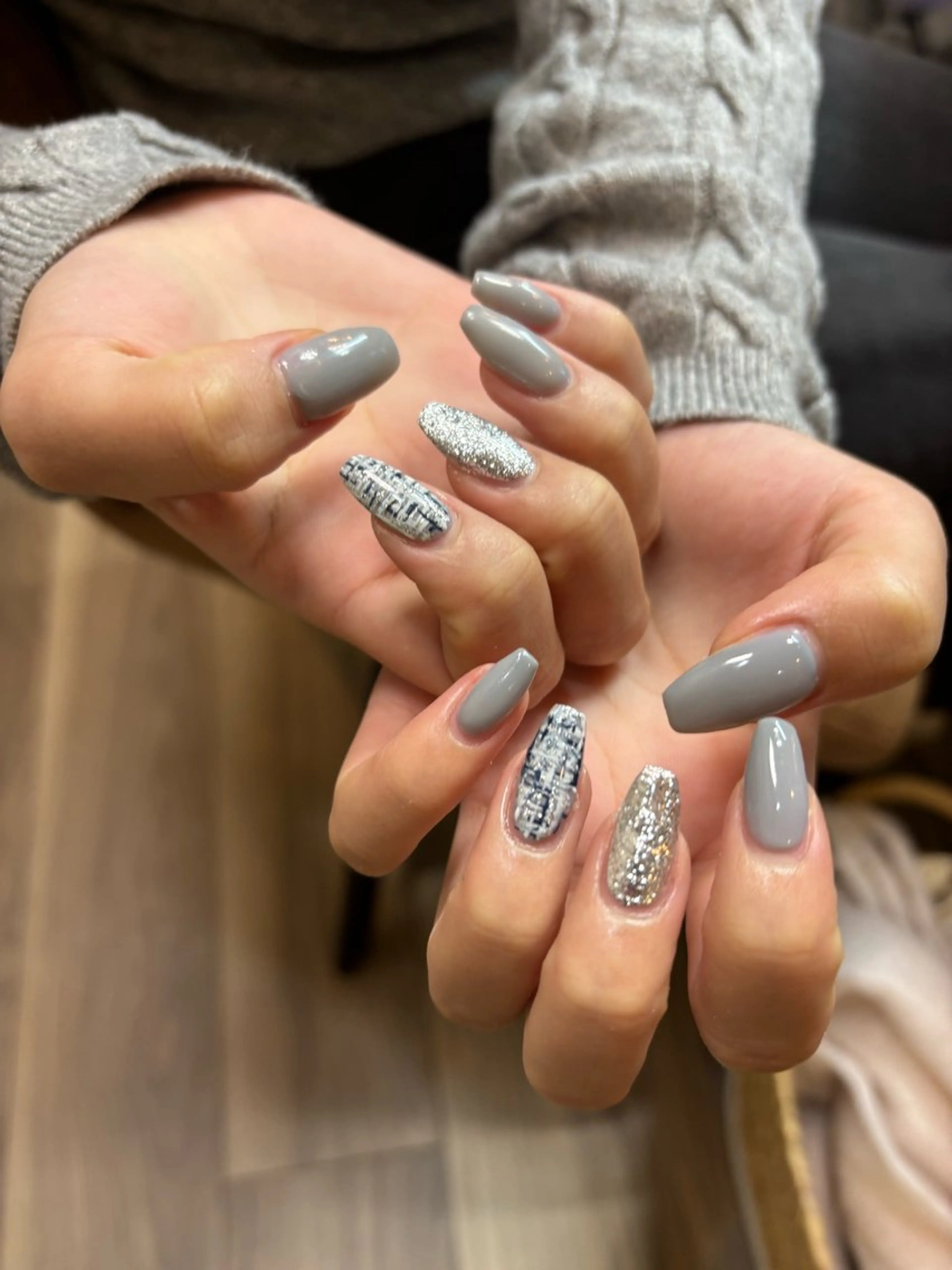 ネイル シルバー シンプルネイル ツイードネイル lealea Ayakaのネイルデザイン