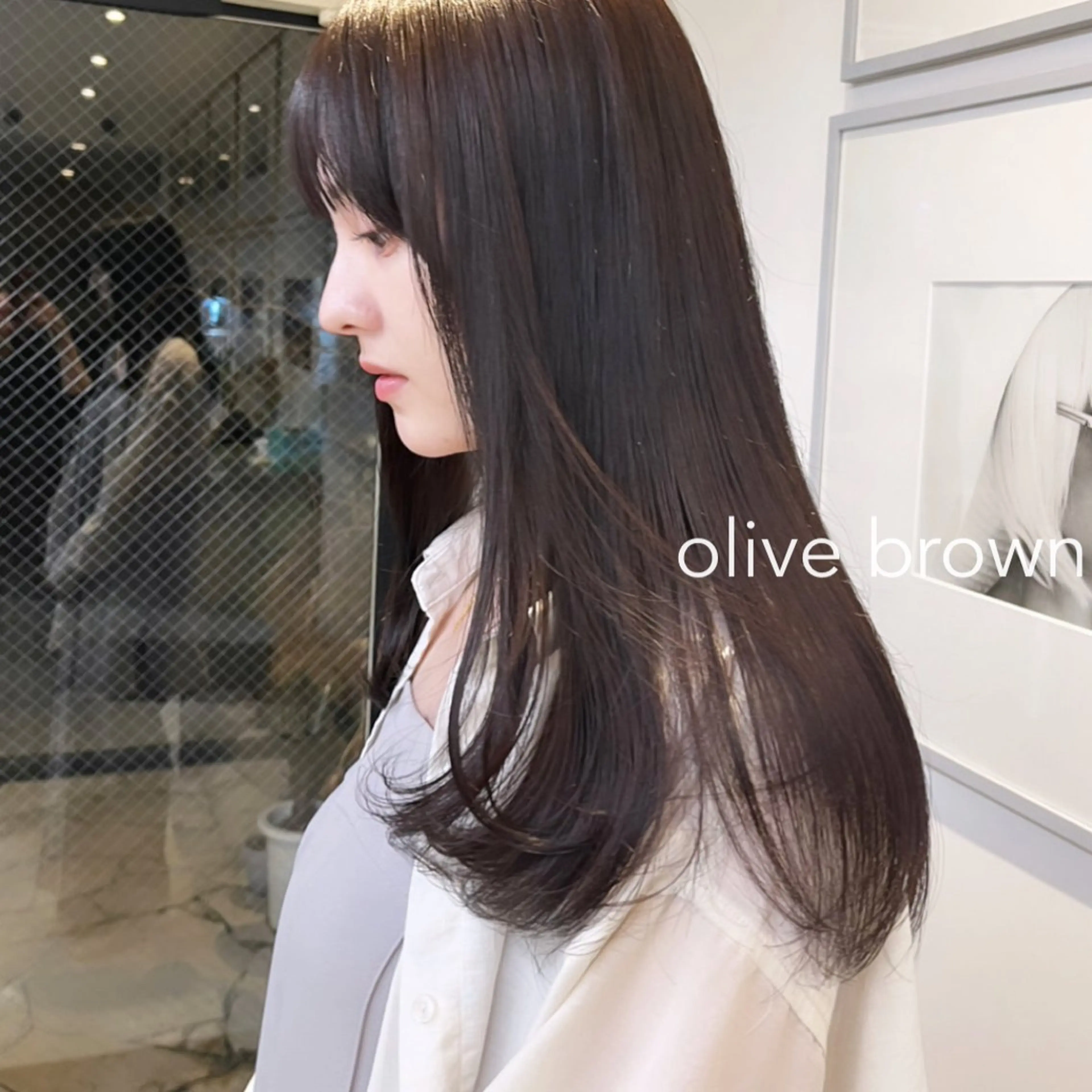 セミロング カラー ブラウンカラー 透明感カラー オリーブブラウン シアーブラウン カット ヘアカラー トリートメント ヘッドスパ ヘアセット カジュアルを女っぽく 𝗮𝘆𝗮𝗰𝗼のヘアスタイル