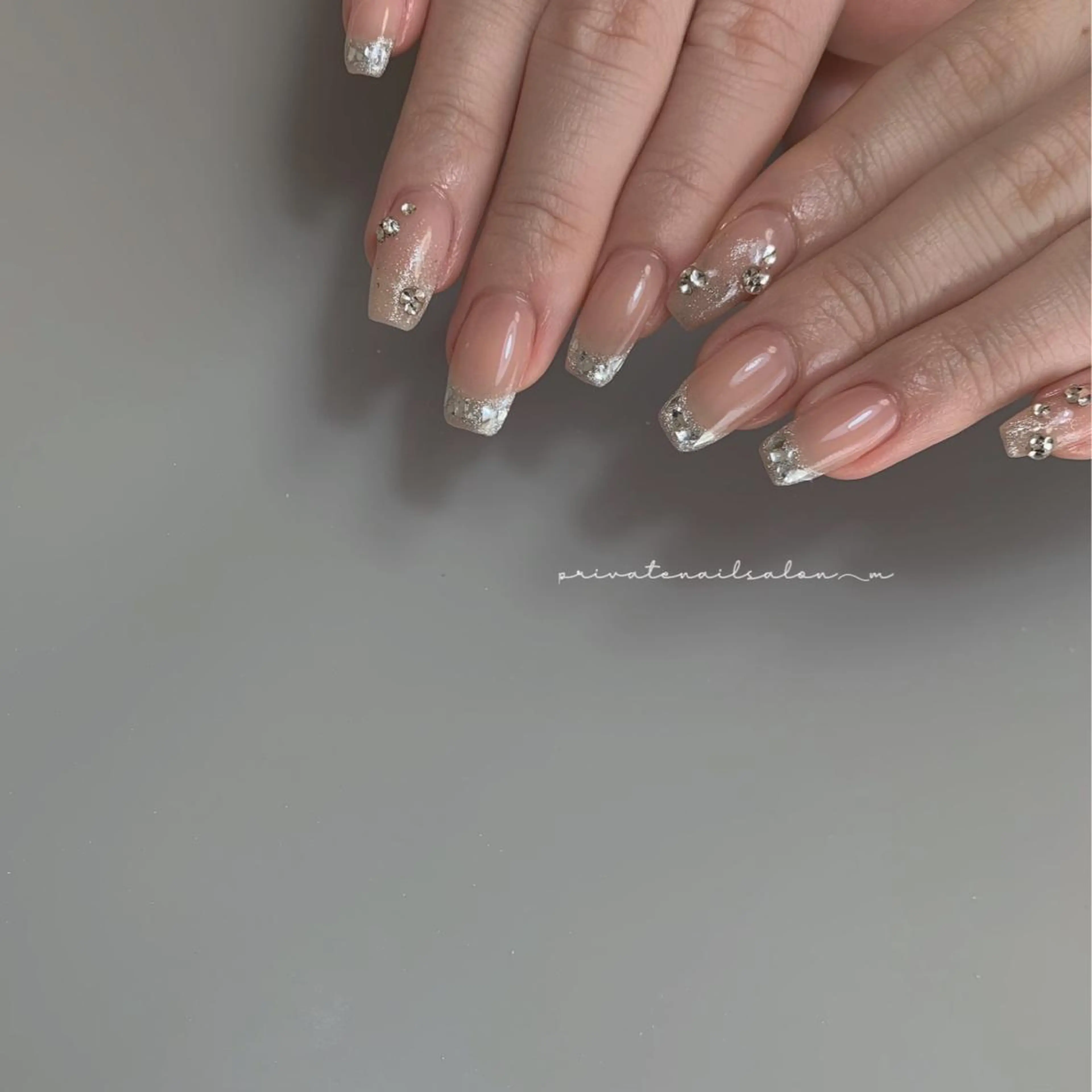 ネイル フレンチネイル ガラスフレンチ マグネットネイル 持ち込み ワンホンネイル ハンドネイル Liebe nailのネイルデザイン