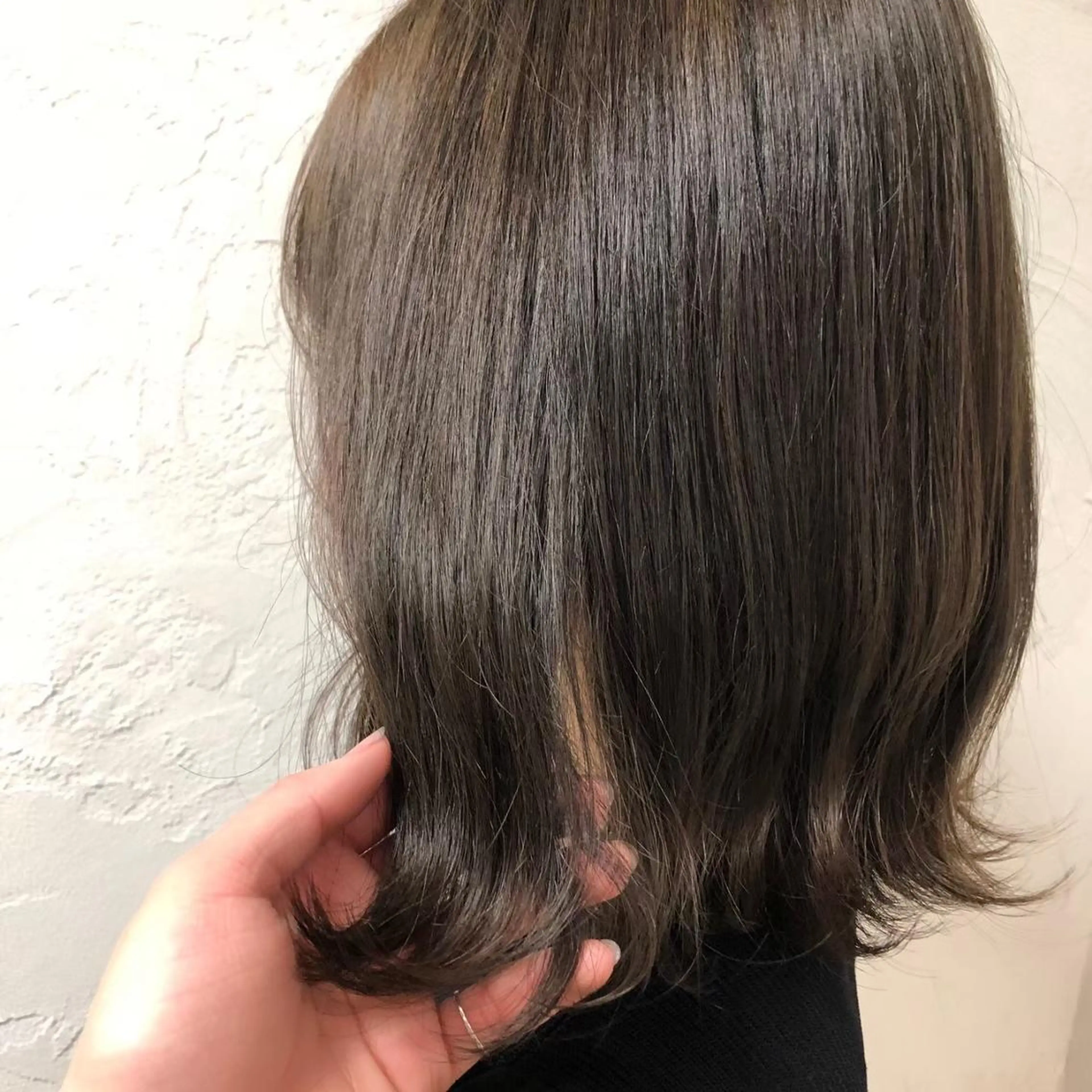 ミディアム くびれヘア SiLO 【シロ】のヘアスタイル
