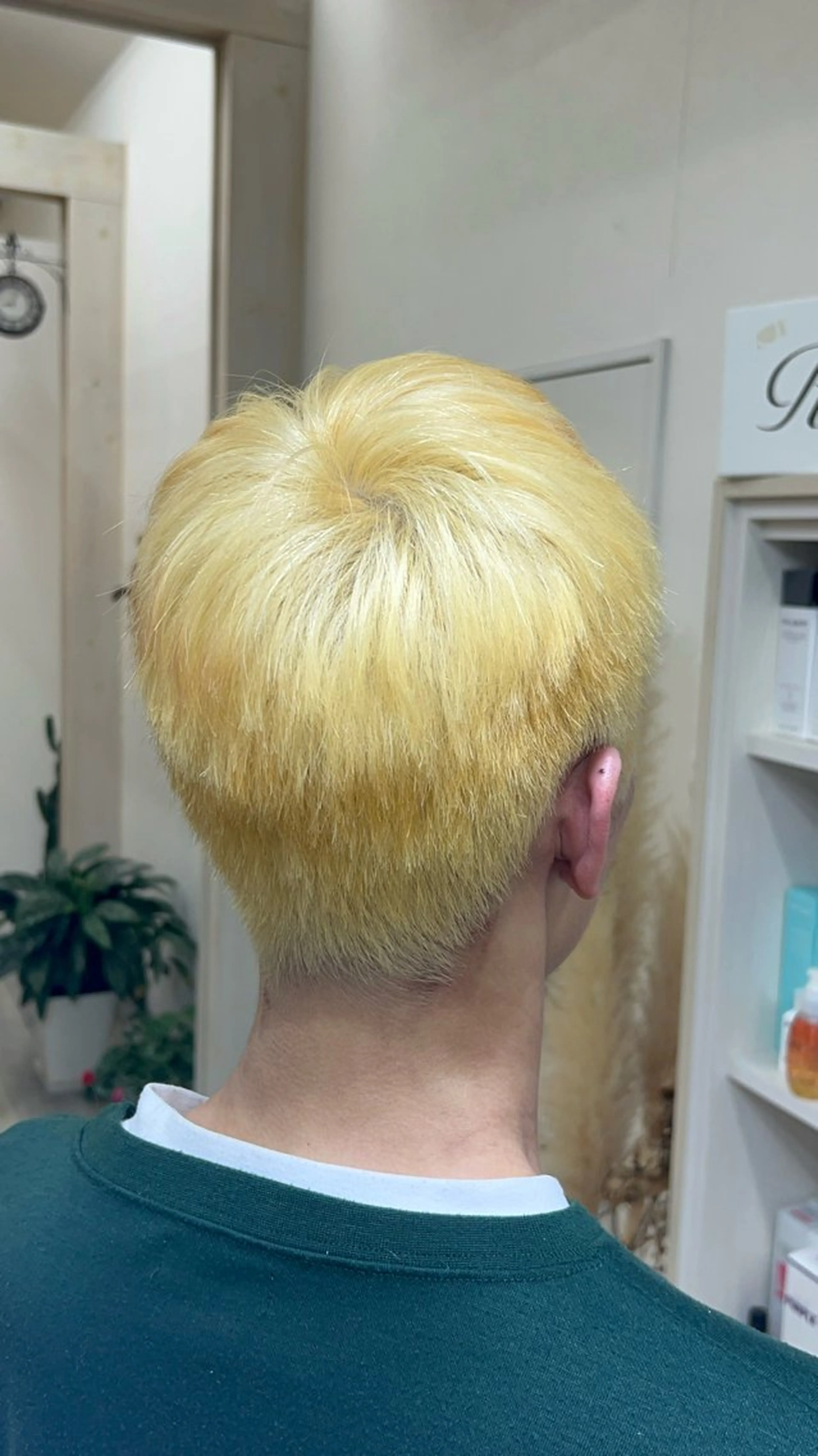 カラー メンズ メンズブリーチ ブリーチ 抜きっぱなしブロンド GRACE hair designing(グレイスヘアデザイニング)所属・大竹里旺 カットモデル募集中のヘアスタイル