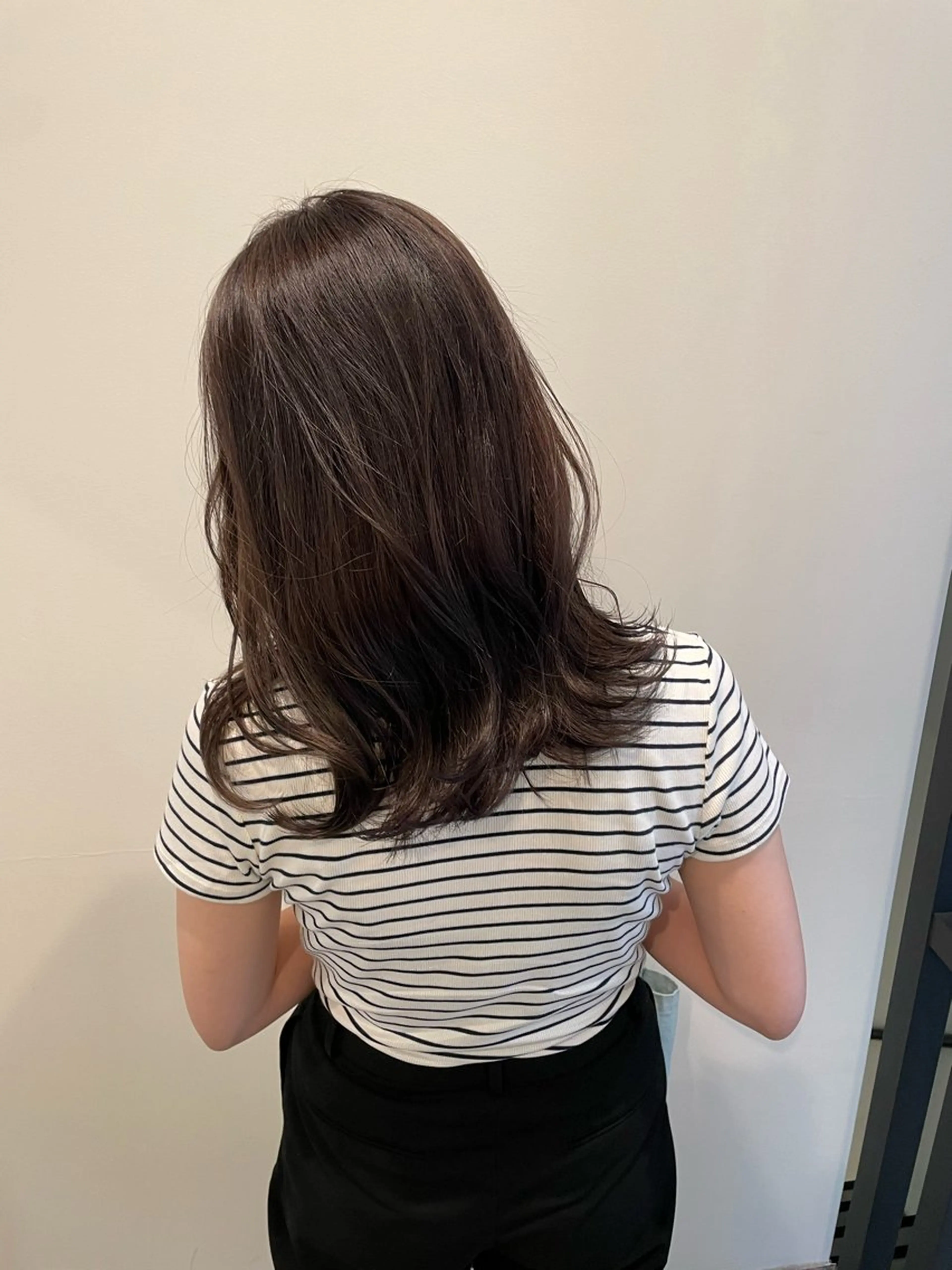 ミディアム カラー くびれヘア レイヤーカット カット トリートメント 透け感カラー🫧 加納トモヒロのヘアスタイル