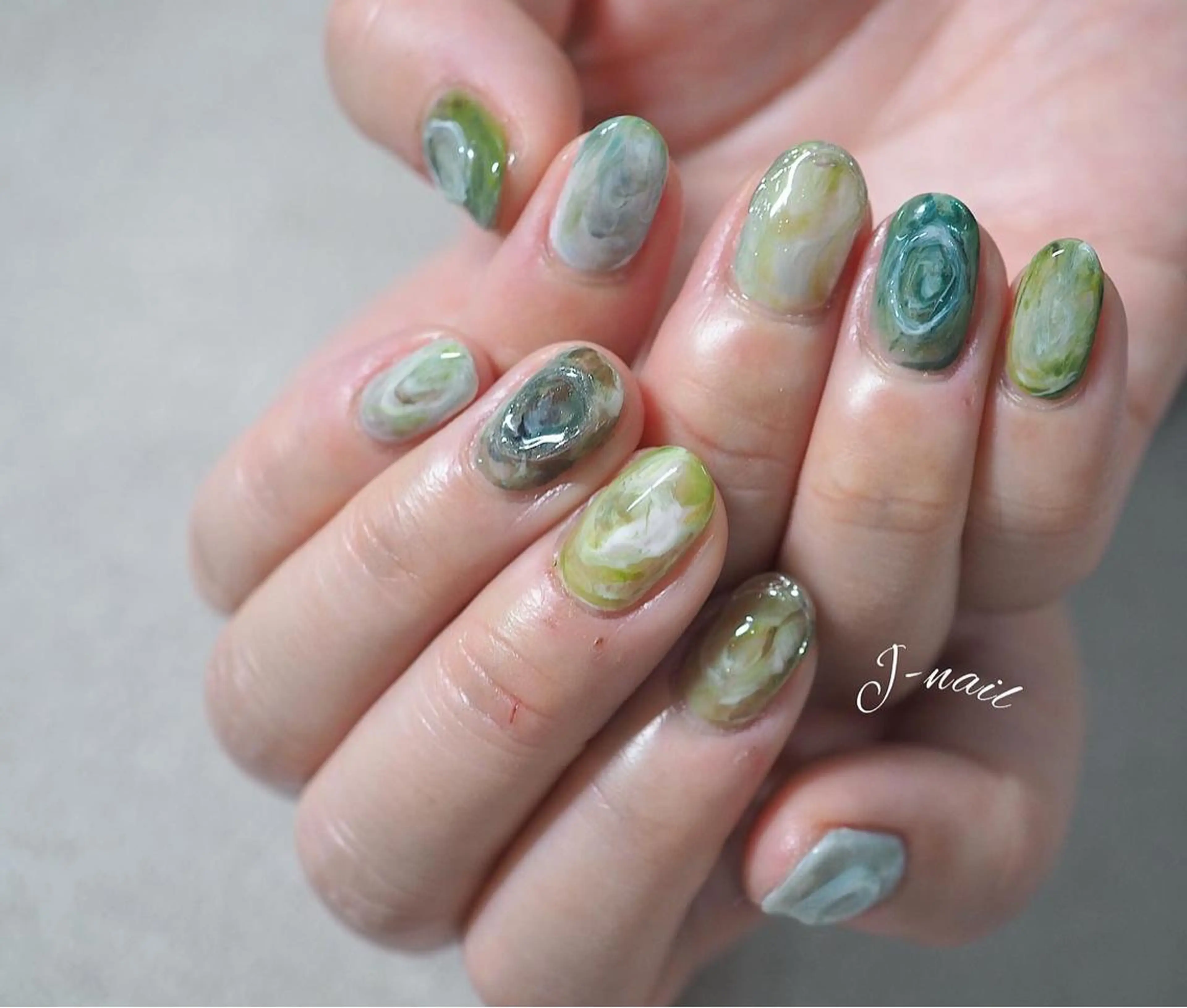 ネイル グリーン ニュアンスネイル ハンドネイル J-nail satoのネイルデザイン