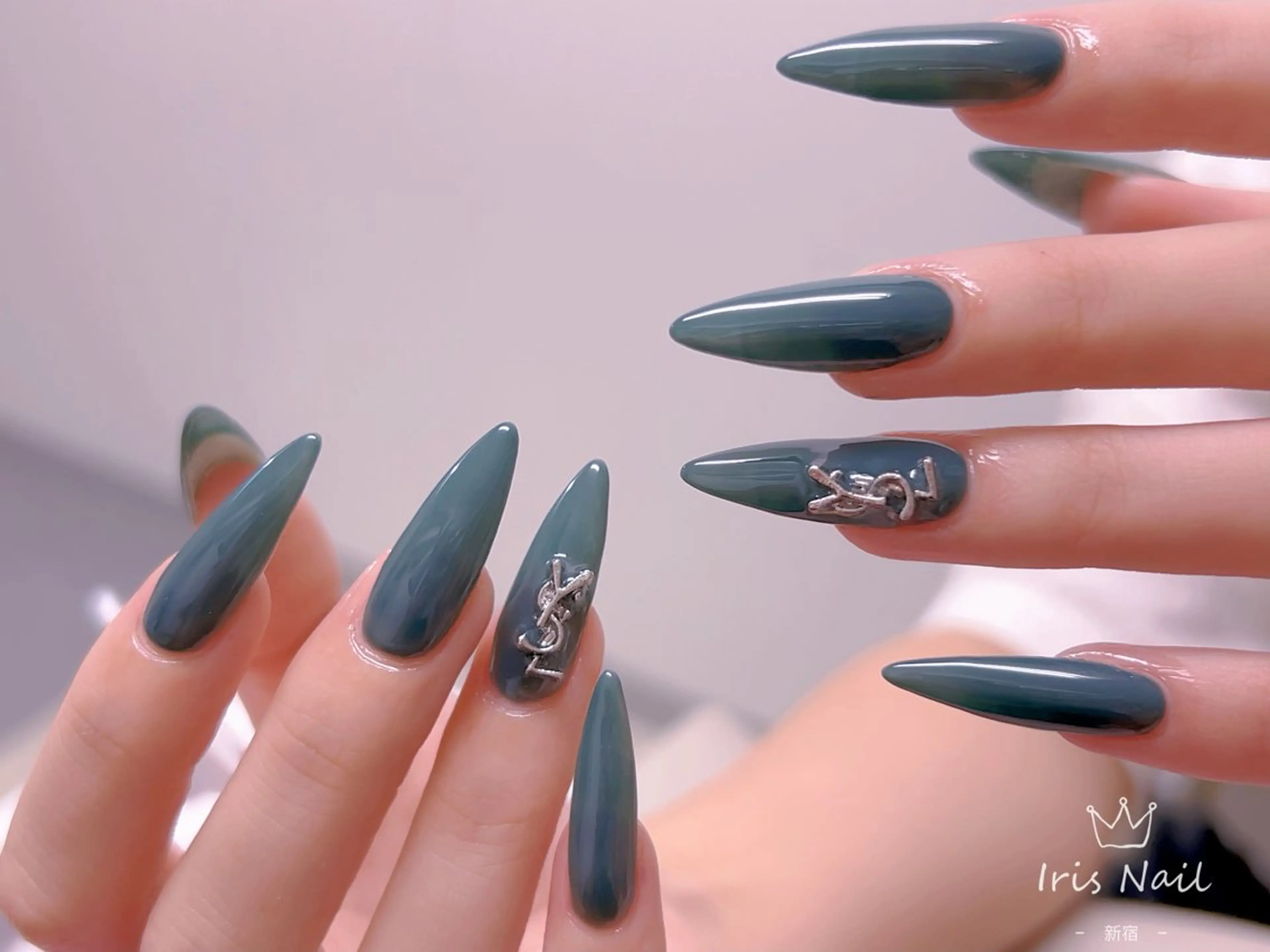 ネイル フレンチネイル ジェルネイル グラデーション 韓国ネイル マグネットネイル ハンドネイル 【長さ出し】 IRIS NAILのネイルデザイン