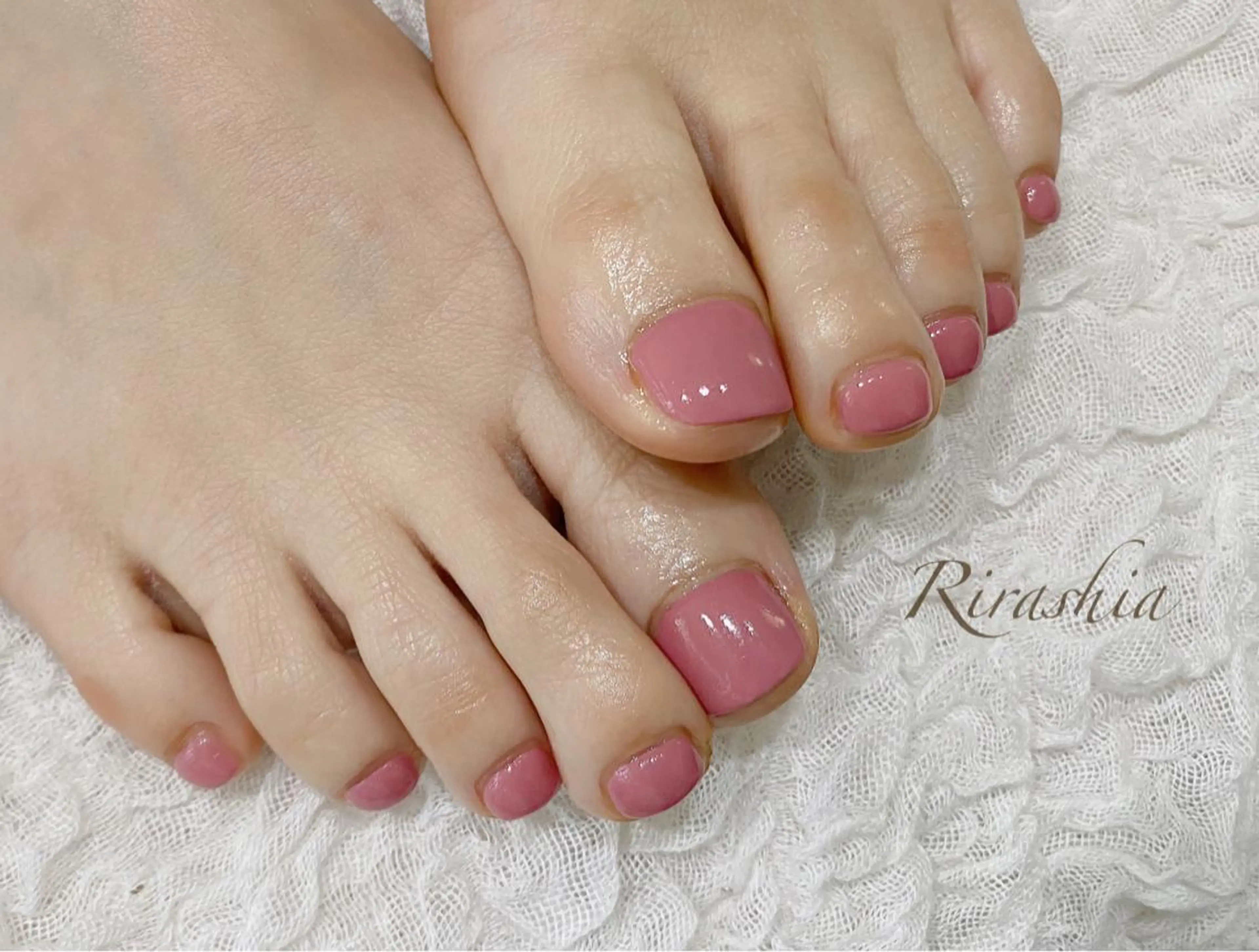 ネイル フットネイル ラメ(グリッター) ワンカラーネイル 春ネイル フットネイル うる艶♡透明感ネイル Rirashiaのネイルデザイン