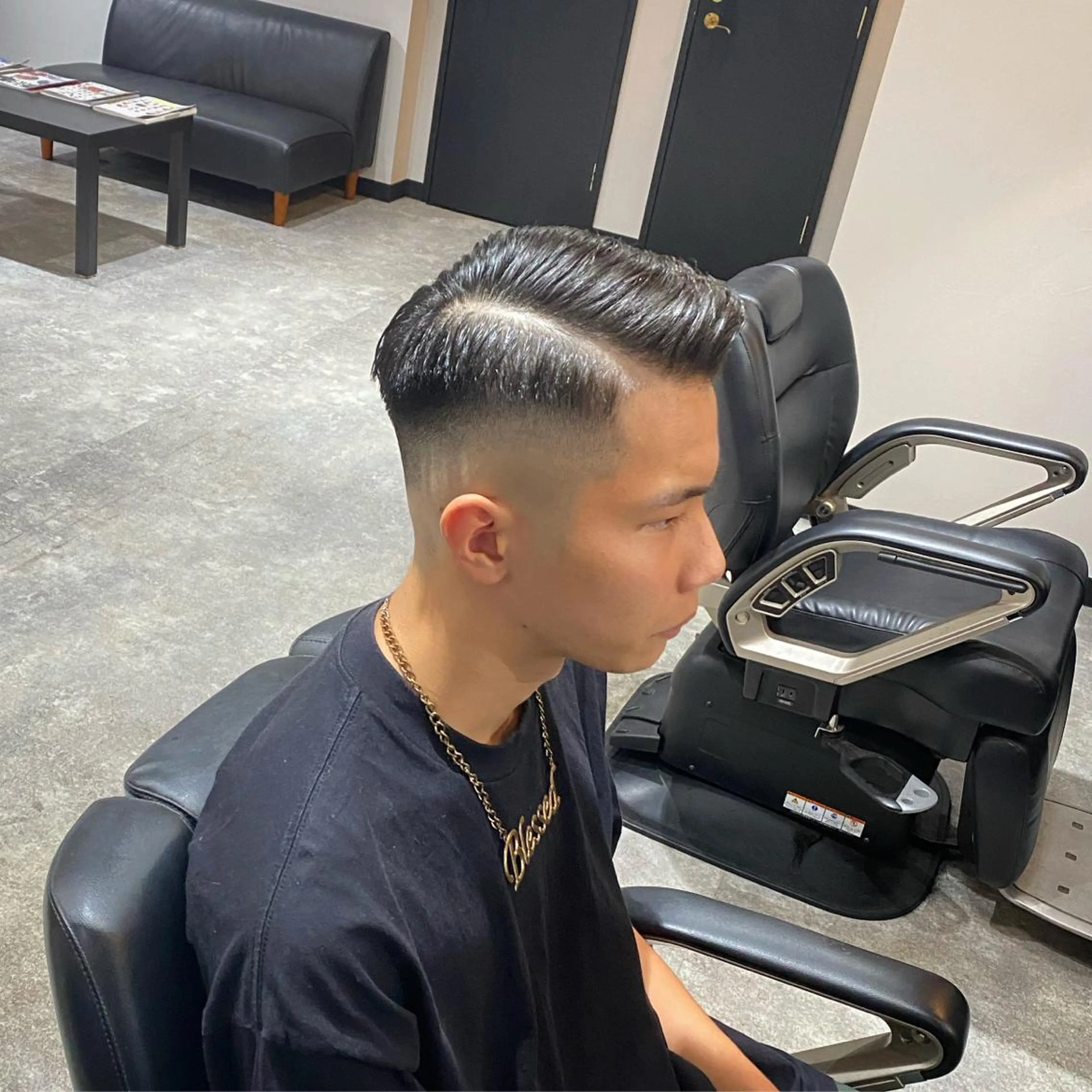 ショート メンズ フェードカット メンズパーマ スキンフェード カット 前田賢生 ご新規様はNGのヘアスタイル