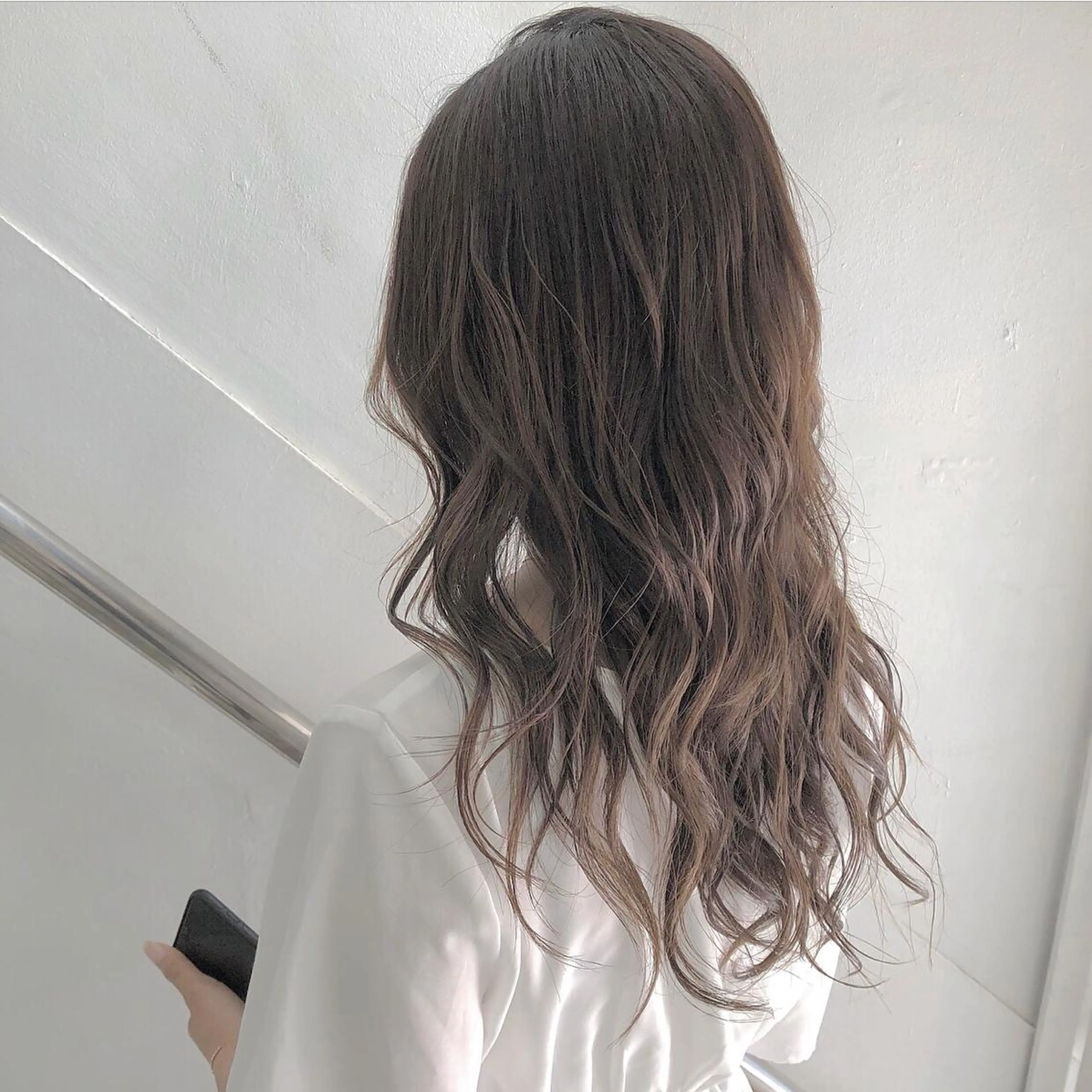 セミロング カラー CLUTCH天王寺 西藤遥河のヘアスタイル