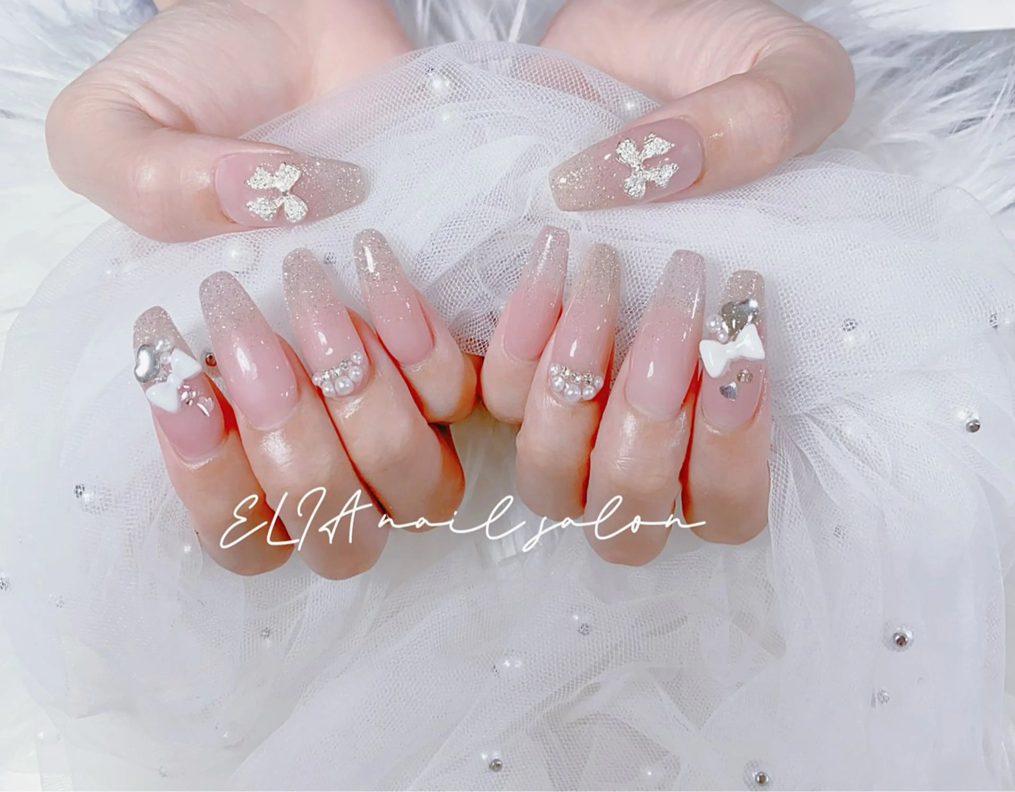 ネイル チークネイル 長さ出し グラデーション ラメ(グリッター) ラメグラデーション ハンドネイル ELIA【エリア】 nailsalonのネイルデザイン