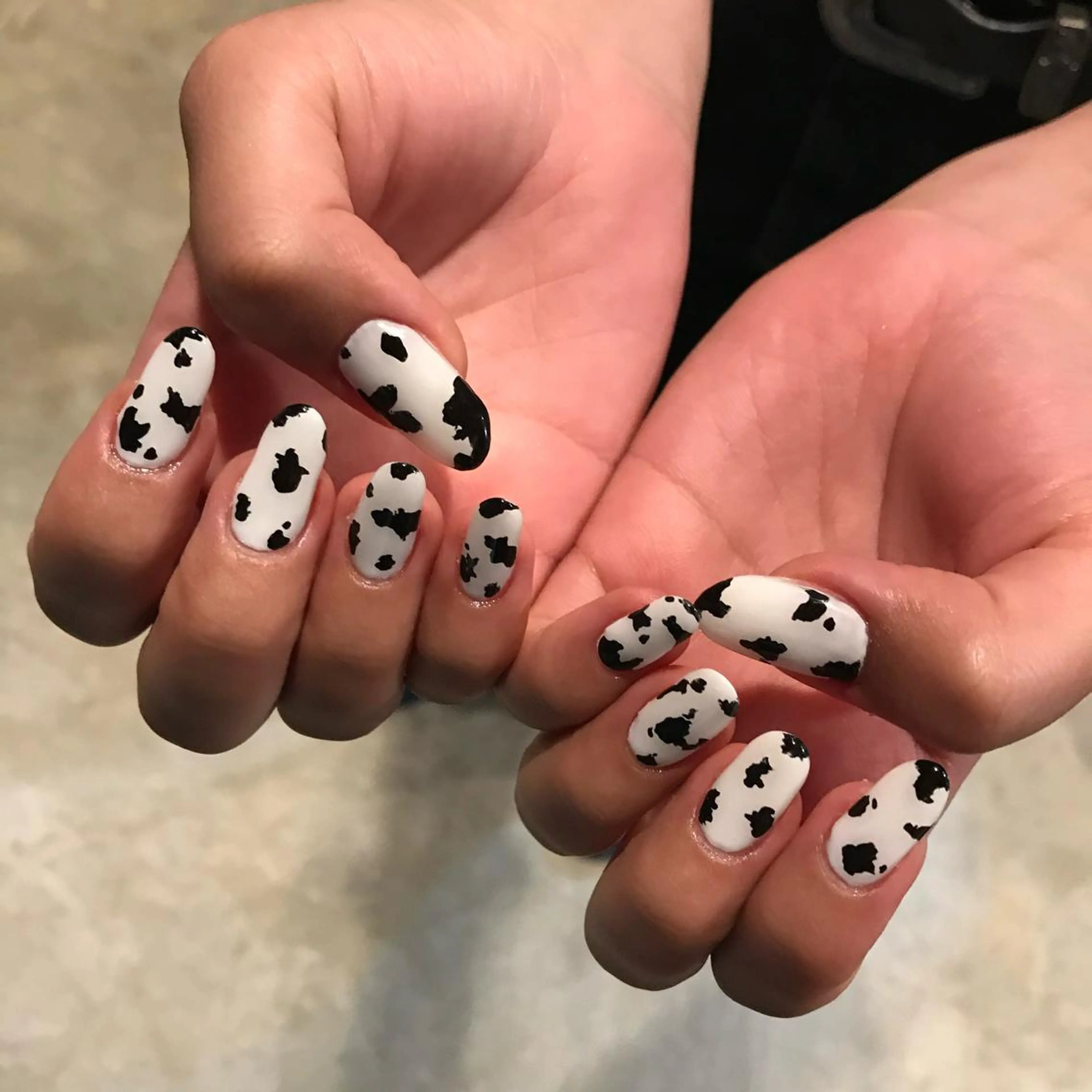 ネイル キラキラ オメメのネイルデザイン