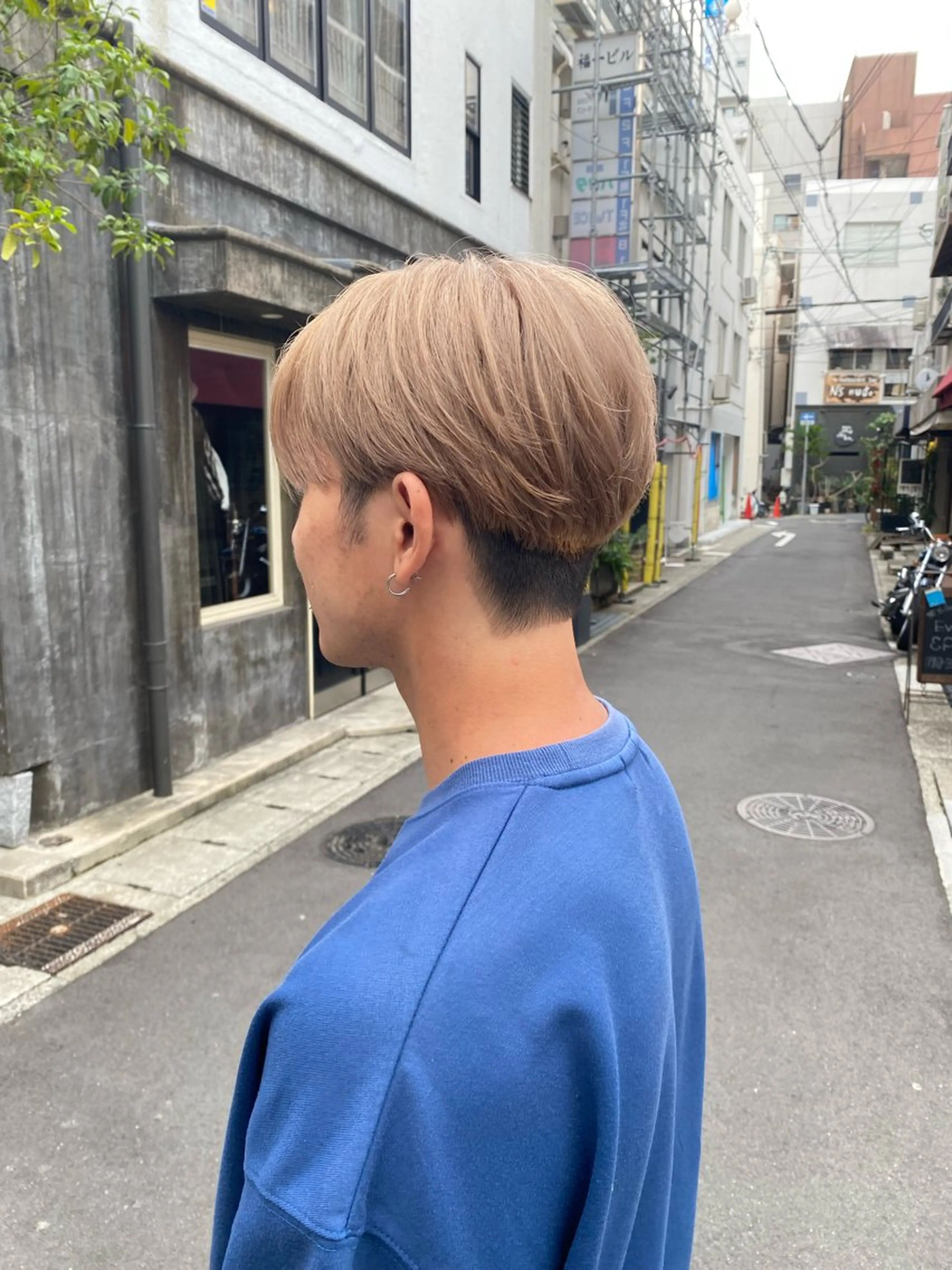 ミディアム カラー メンズ ベージュカラー 透明感カラー ミルクティーベージュ ヘアカラー 【阪急六甲 サロン ド ロイ】所属・メンズ特化 岸本 阪急六甲サロンドロイのヘアスタイル
