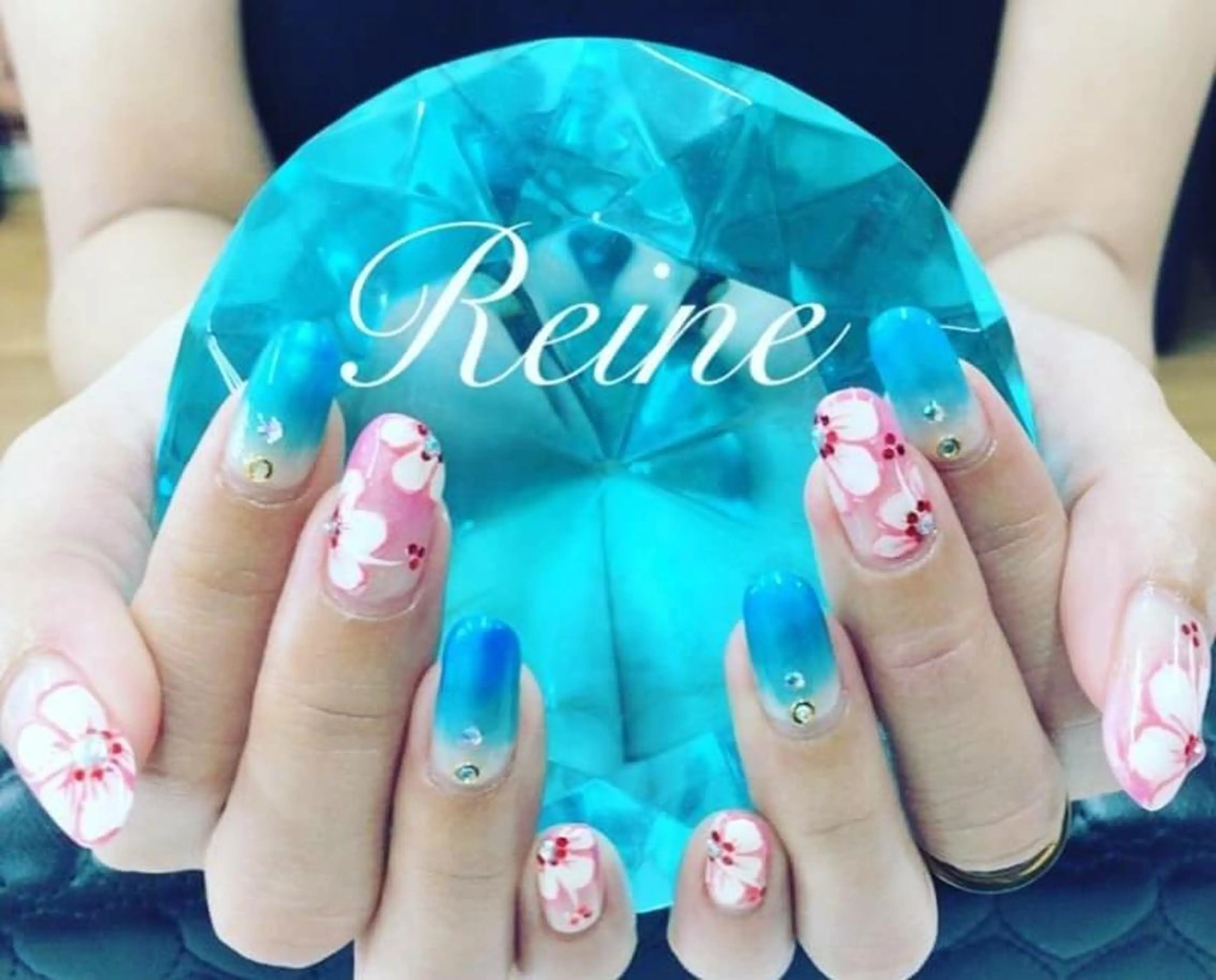 ネイル Nailsalon Reine所属・玉栄 伶奈のネイルデザイン