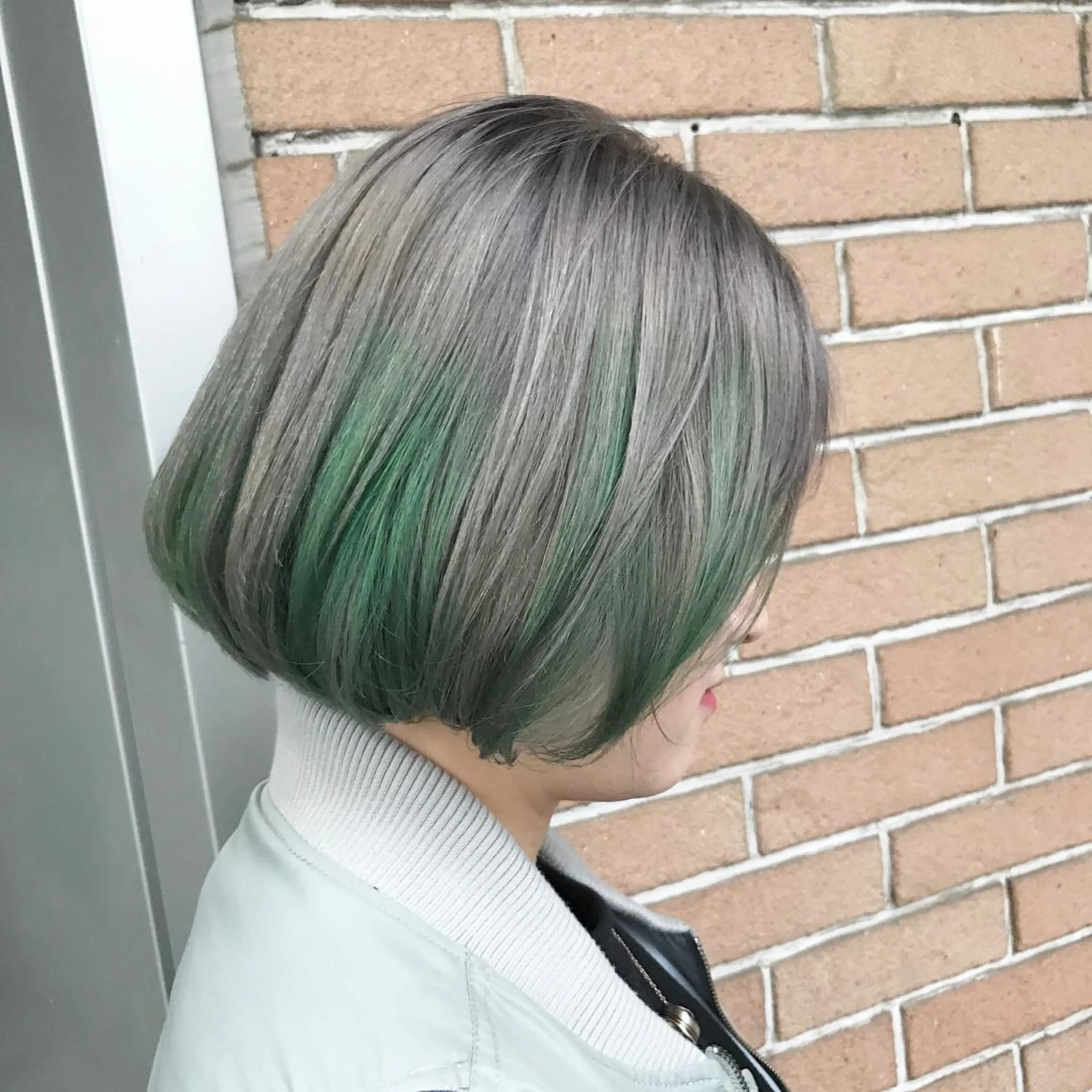 ショート カラー ブリーチ ダブルカラー ハイライトカラー シルバー ハイライト 高比良 剛のヘアスタイル