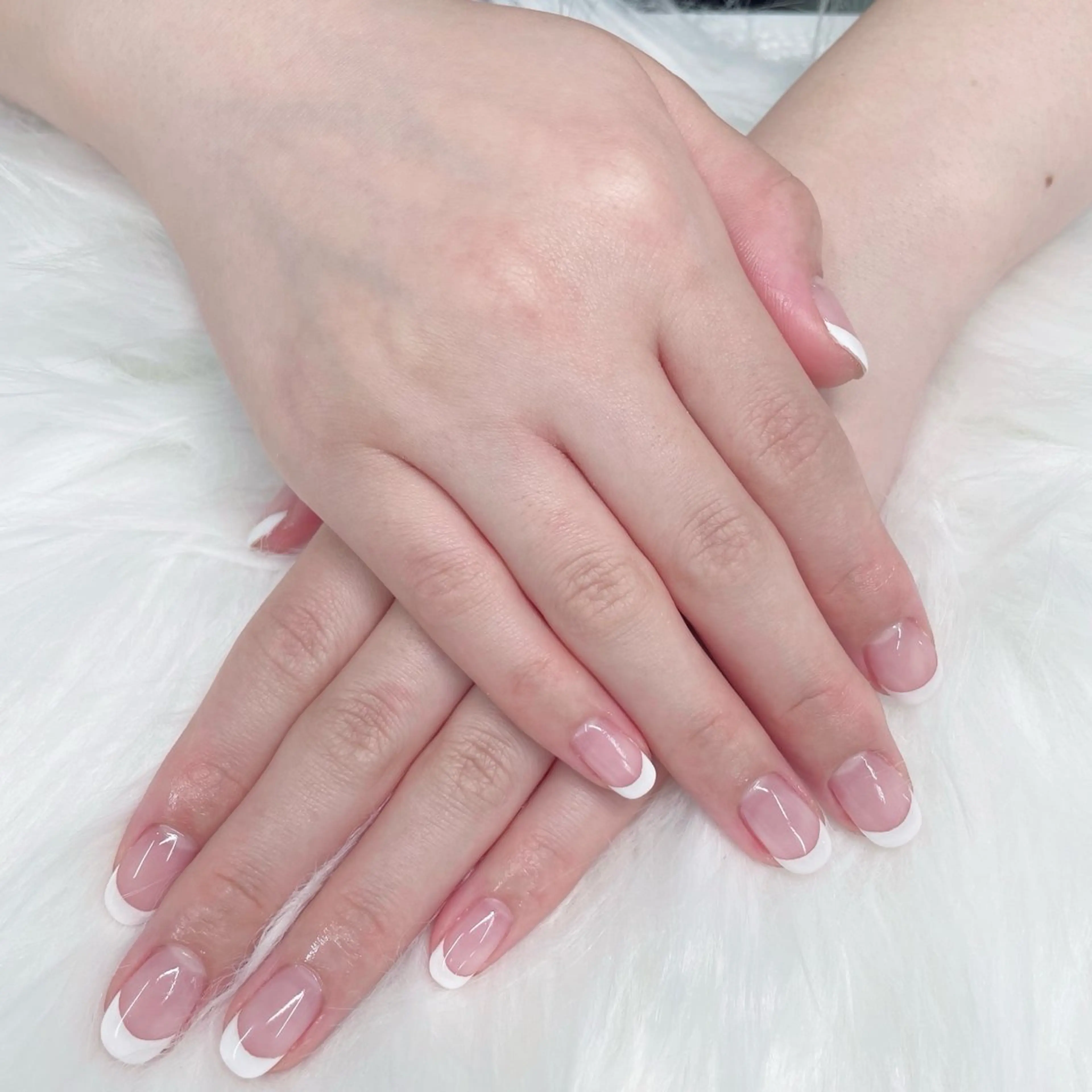 ネイル フレンチネイル オフィスネイル シンプルネイル エリクサーネイル池袋店所属・エリクサーネイル池袋 大槻のネイルデザイン