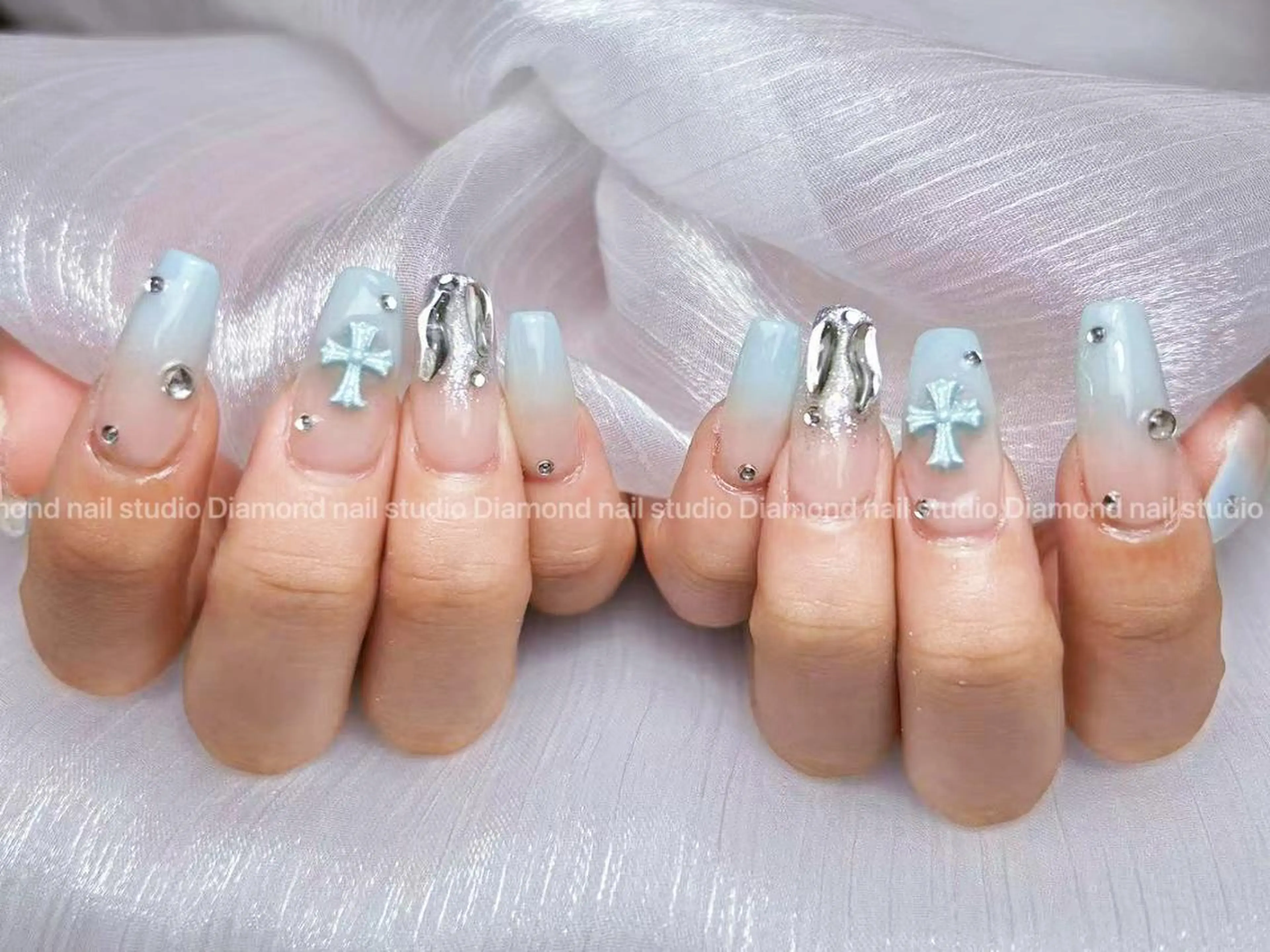 ネイル アートネイル オーロラネイル ガーリー キラキラネイル マグネットネイル ハンドネイル YOYO 💅のネイルデザイン