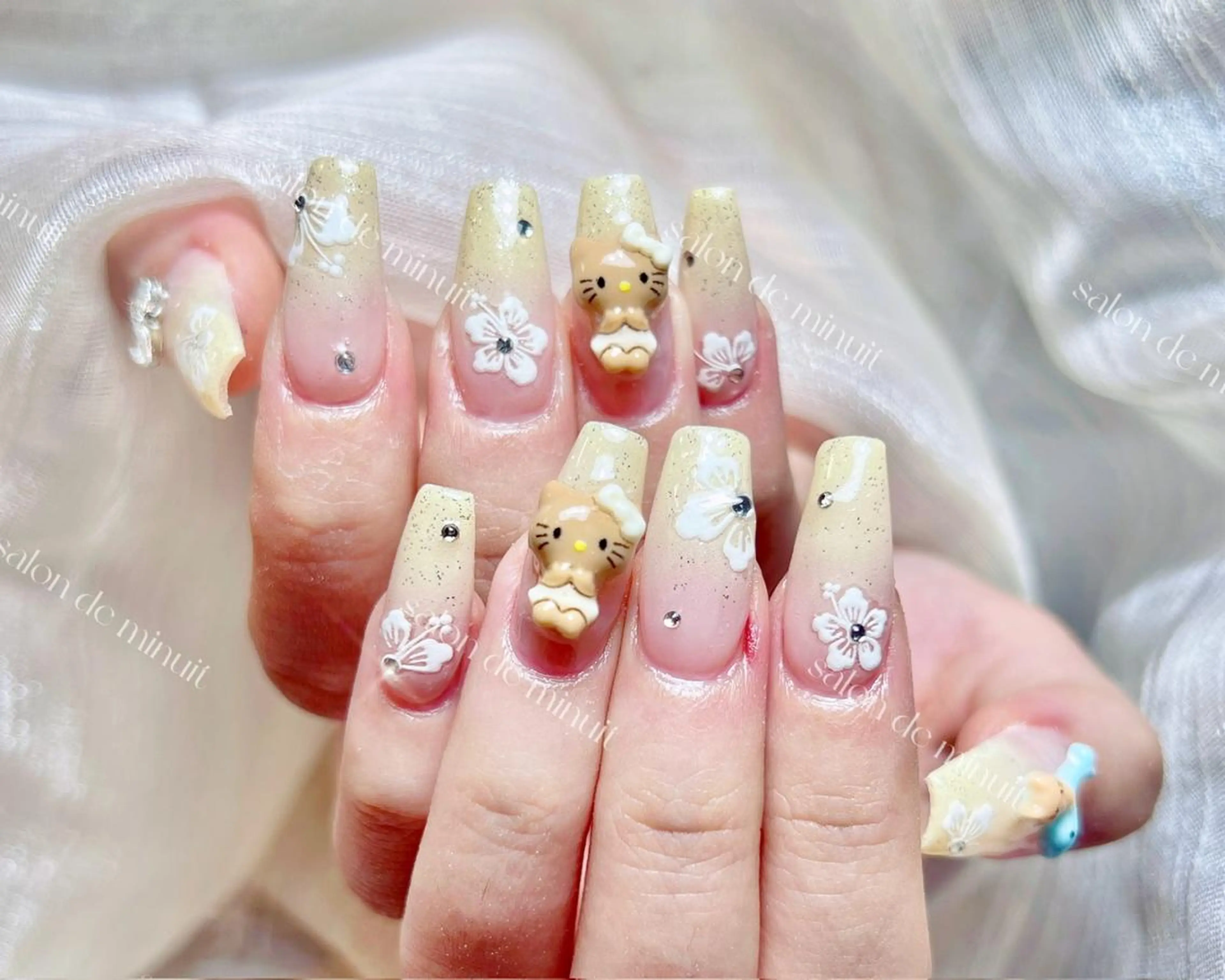 ネイル Salon de Minuit🦩のネイルデザイン