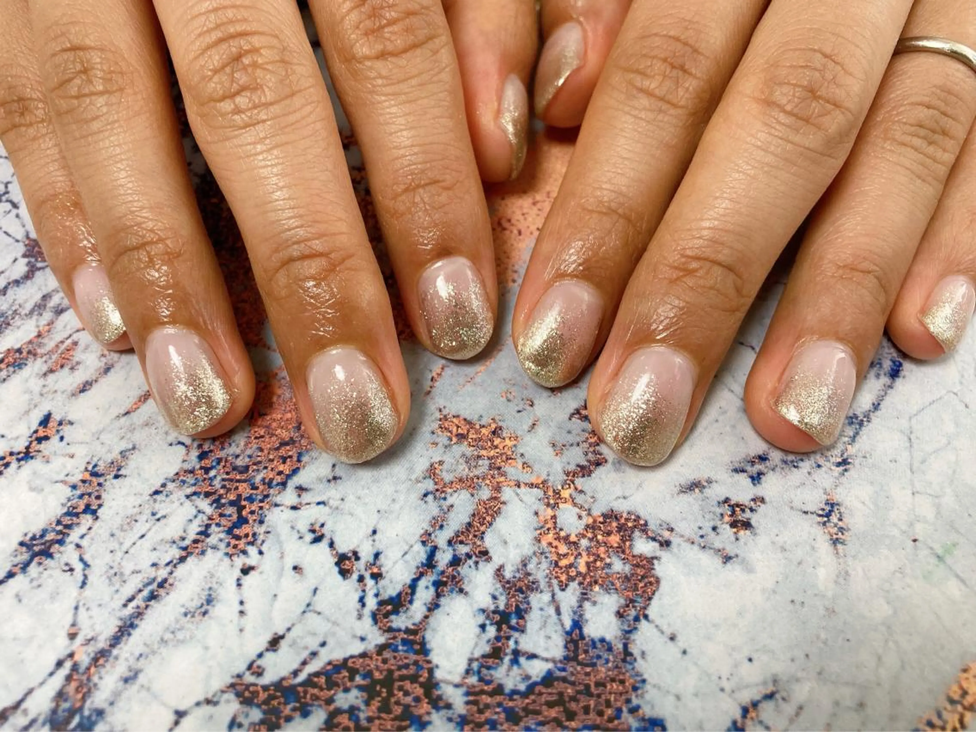 ネイル ラメ(グリッター) ラメグラデーション シルバー シンプルネイル Mogu nail 二子玉川のネイルデザイン