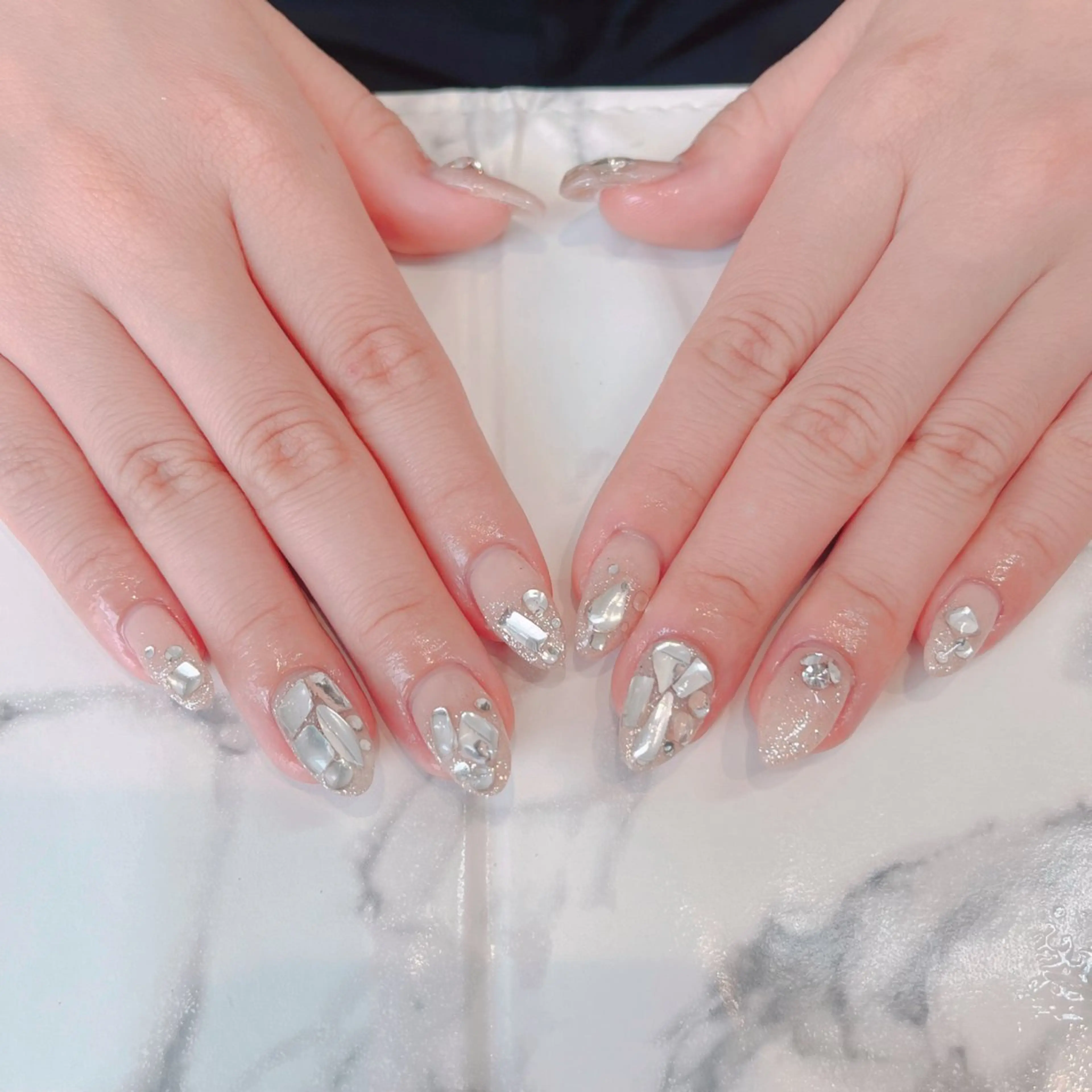 ネイル キラキラネイル 韓国ネイル ニュアンスネイル ストーンネイル ハンドネイル salon. Pualaのネイルデザイン