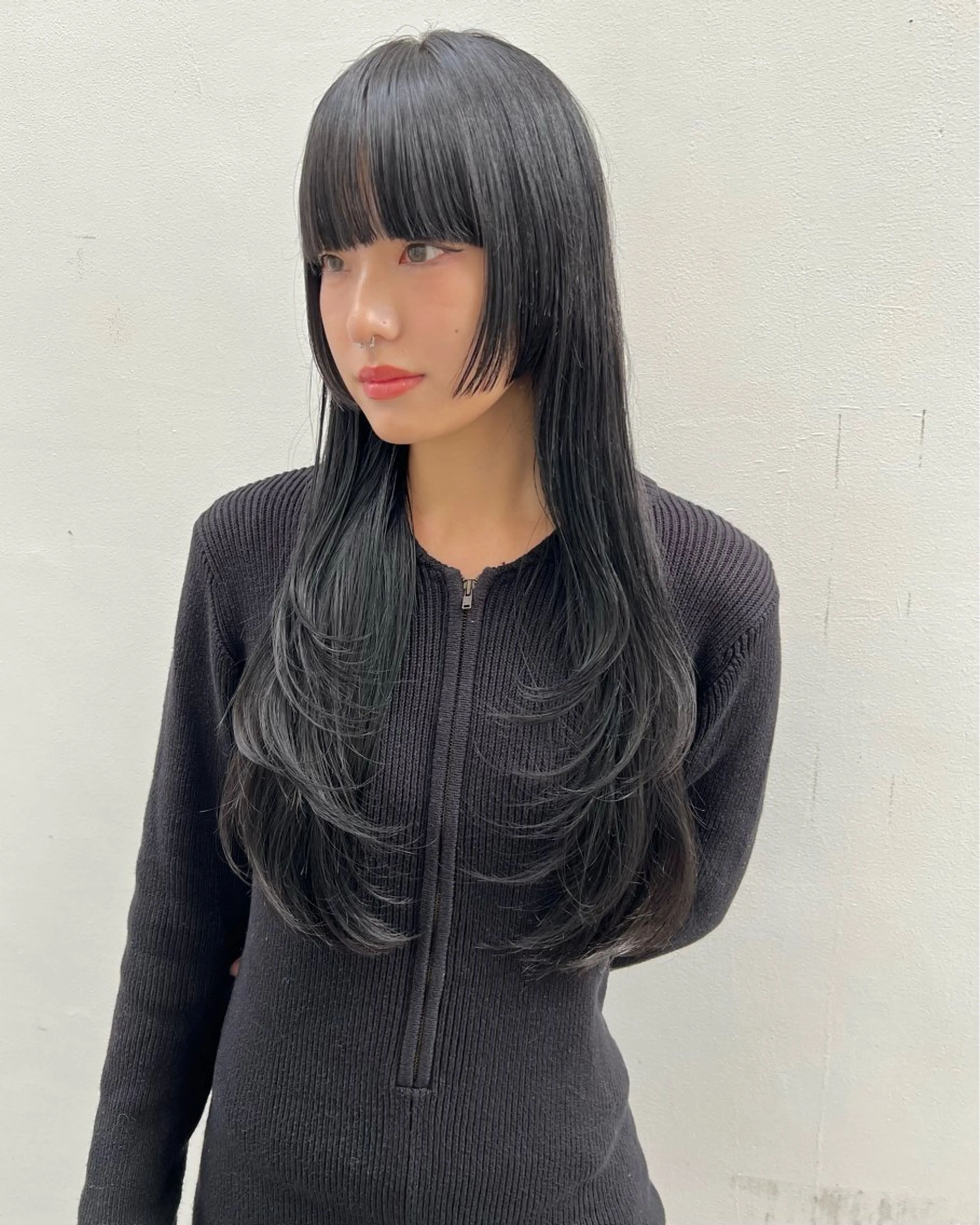 ロング レイヤーカット 小顔カット ウルフカット ウルフレイヤー salowin表参道HOLON所属・TOMOYAレイヤー ブリーチ縮毛矯正のヘアスタイル