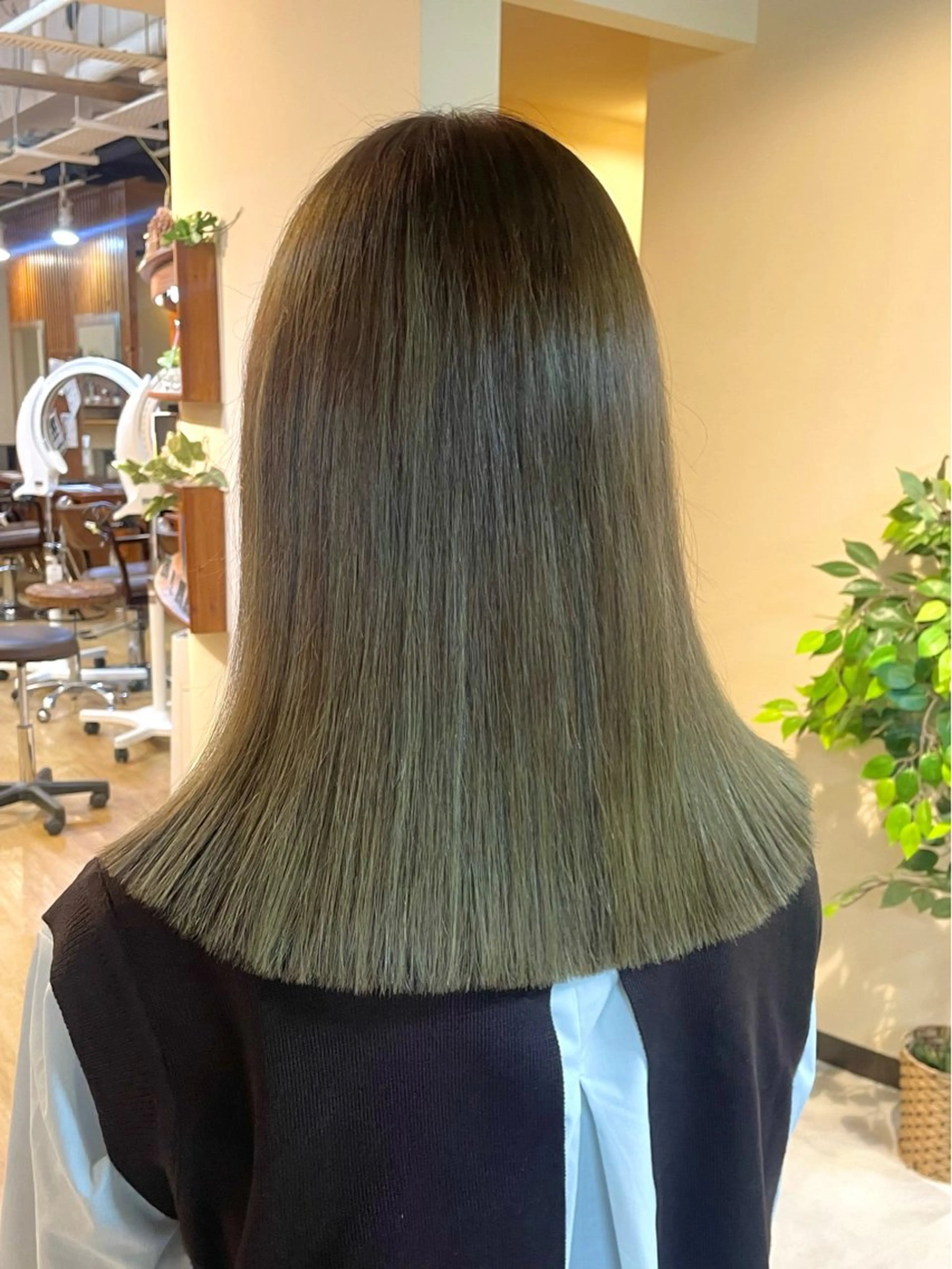 ミディアム ヘアカラー 宮本 いぶきのヘアスタイル