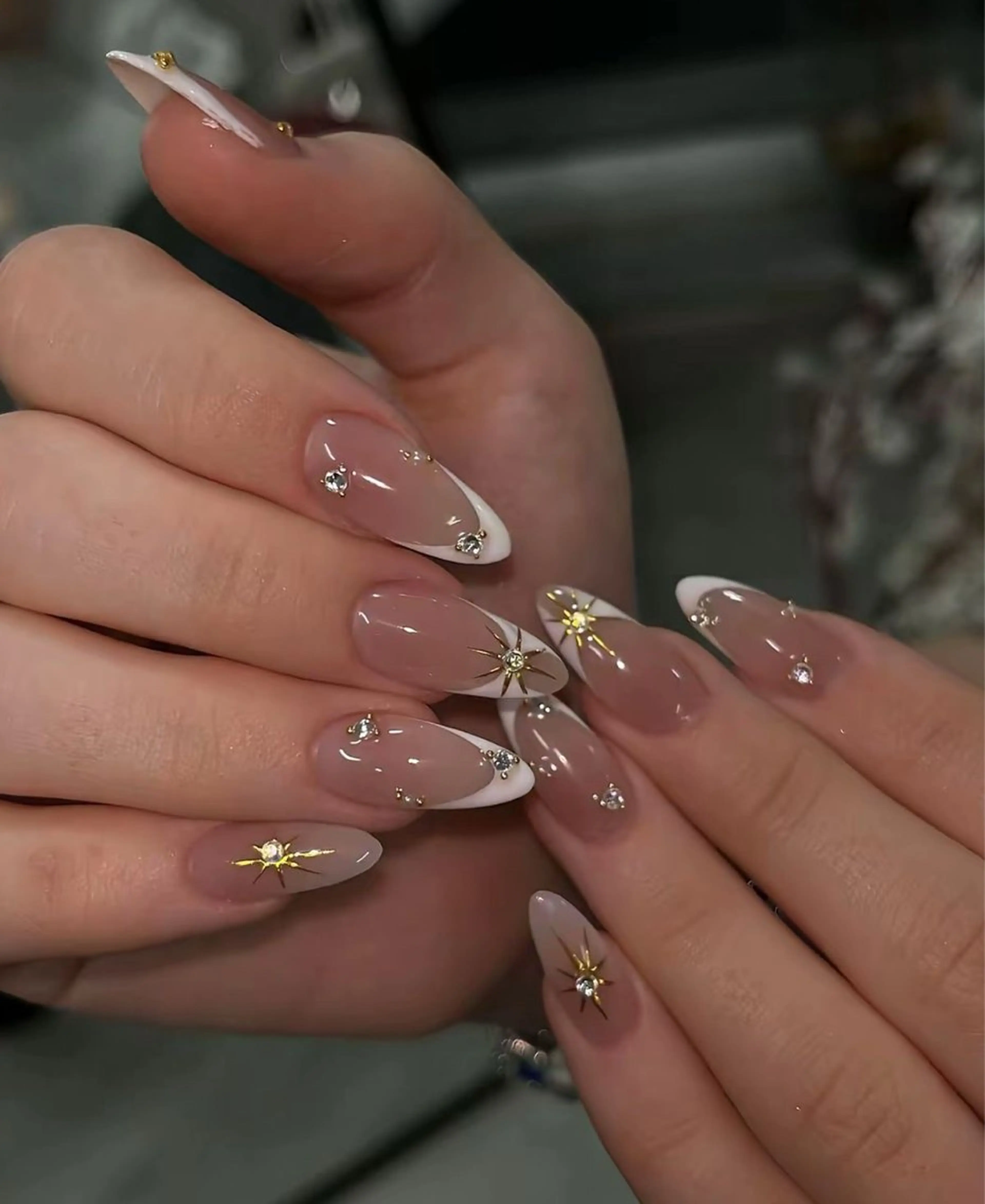 チップネイル,変形フレンチ,フレンチネイル,ちゅるんネイル, ゴールドラメネイル,ストーン💅💅💅の写真