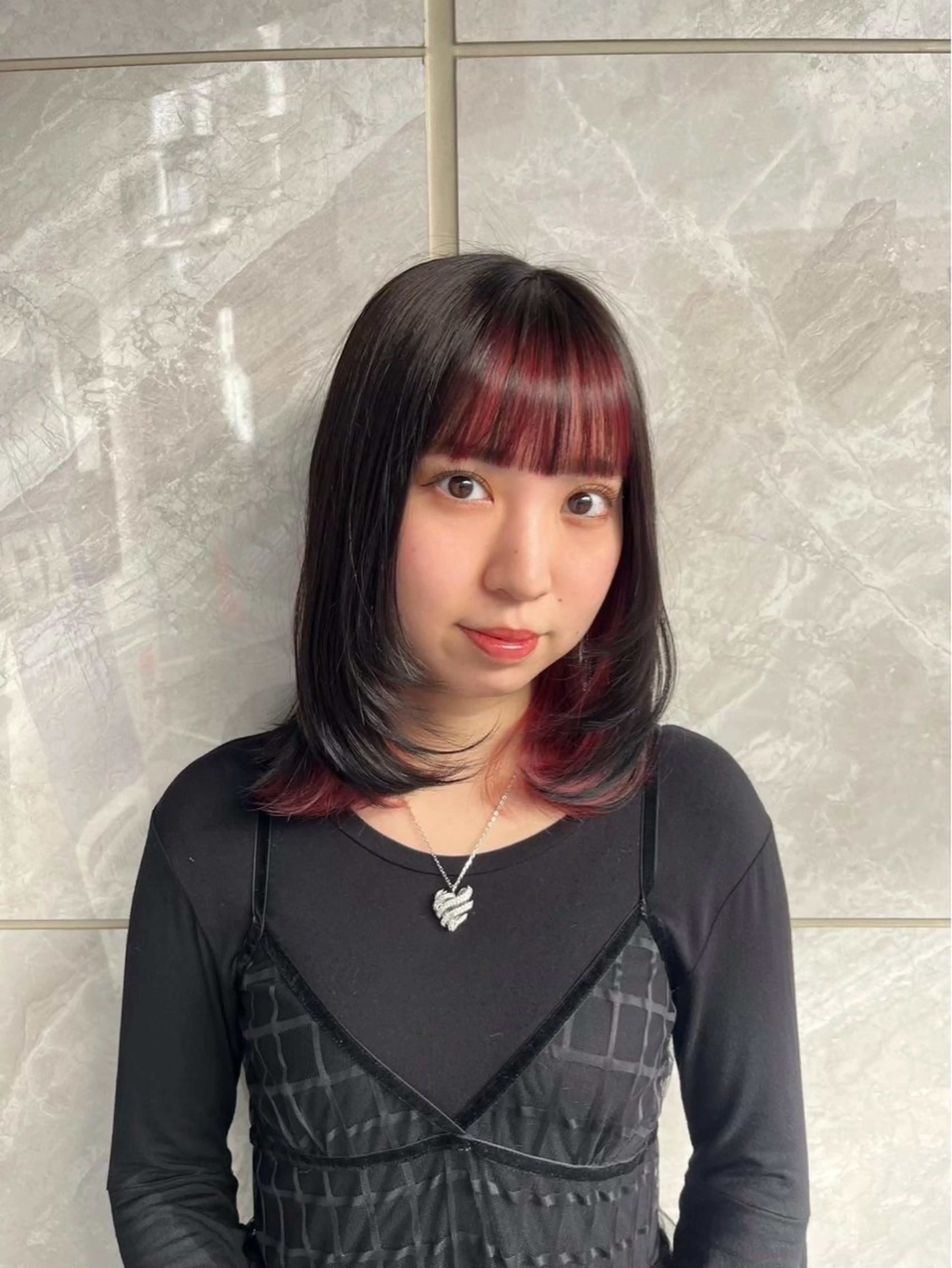 セミロング カラー デザインカラー レッドカラー ハイトーン/透明感 カラー/rina🎀のヘアスタイル