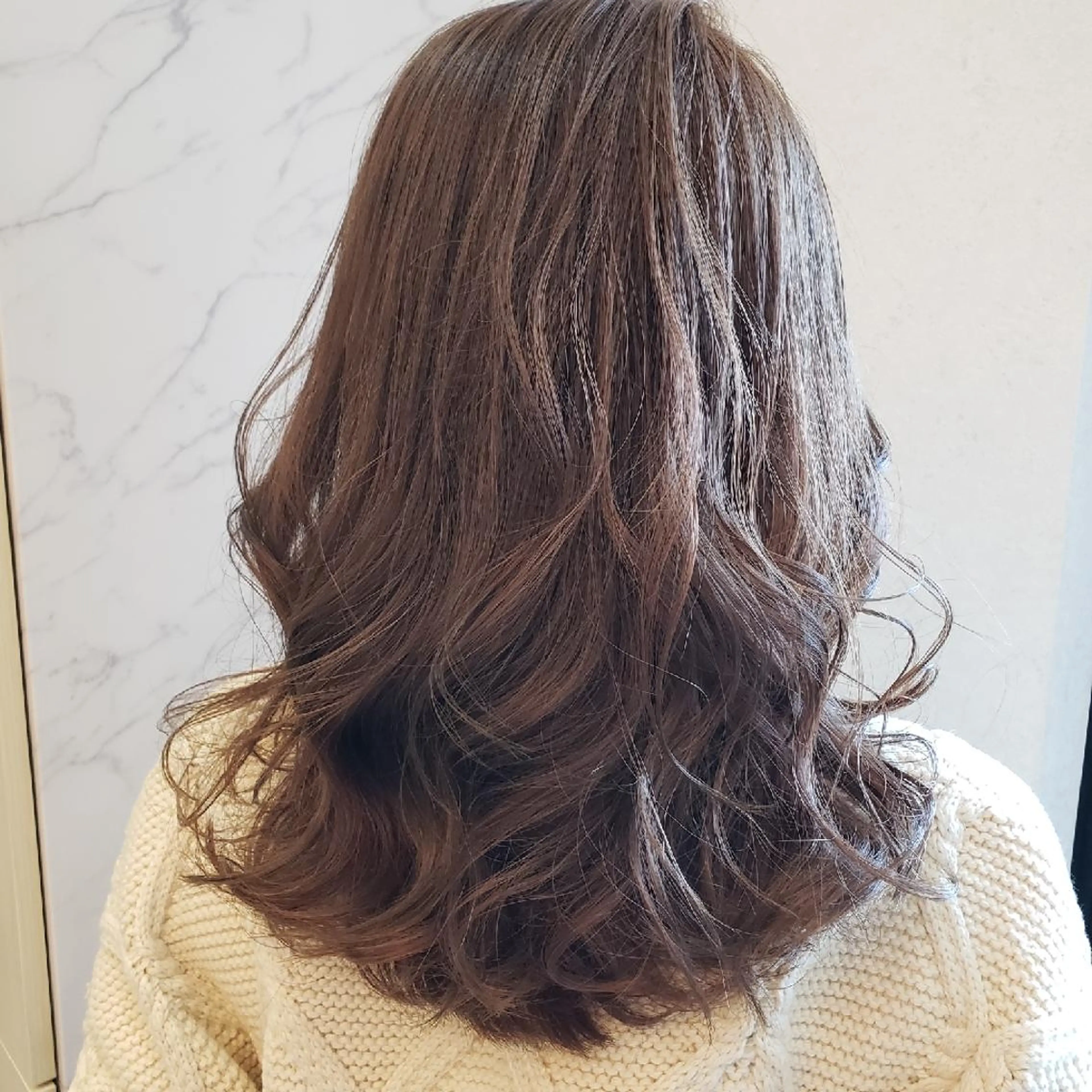 カラー セミロング ma cherie 三浦直美のヘアスタイル