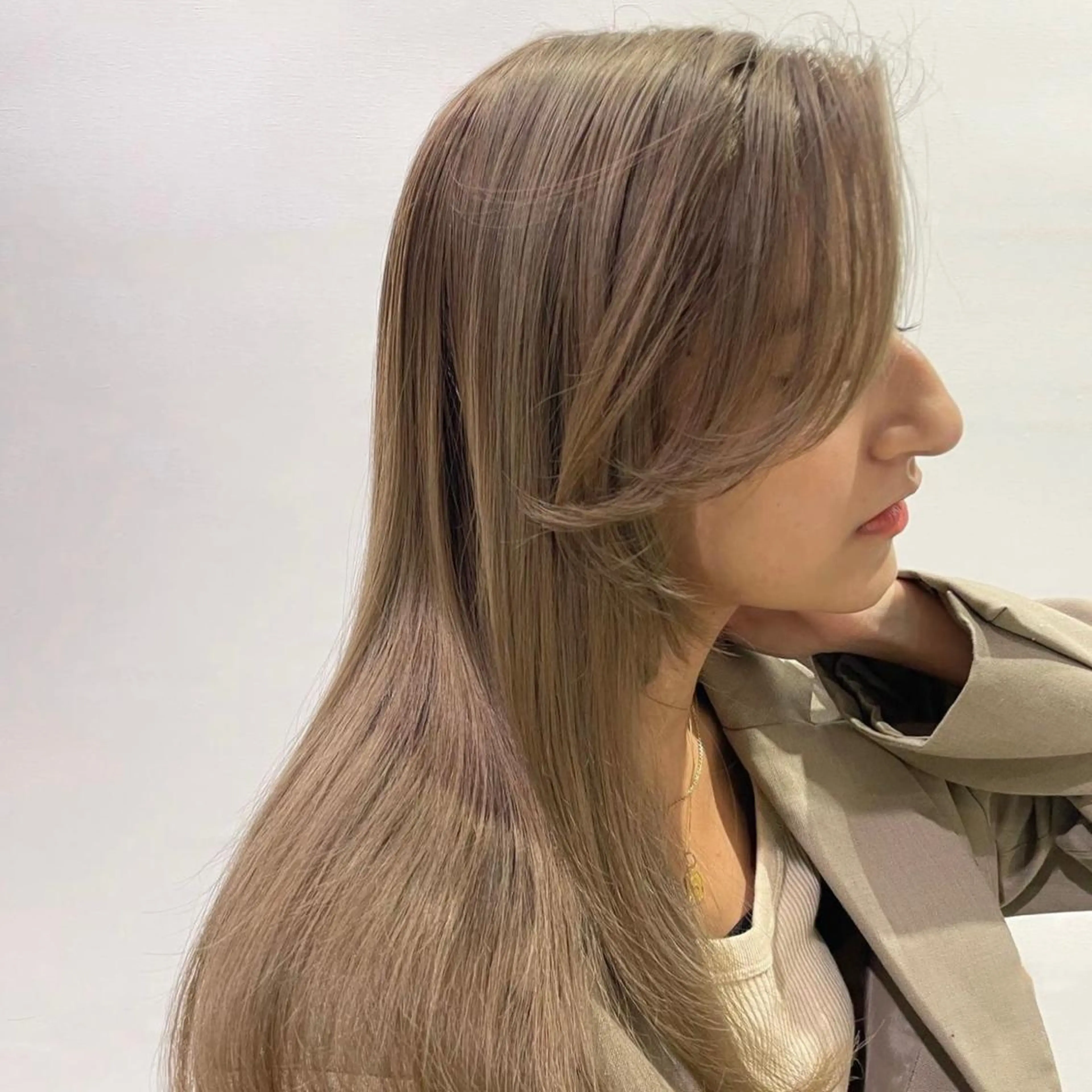 セミロング カラー ヘアカラー トリートメント GO TODAY SHAiRE SALON 原宿本店所属・ブリーチ/レイヤー ハッシュカット/河内のヘアスタイル