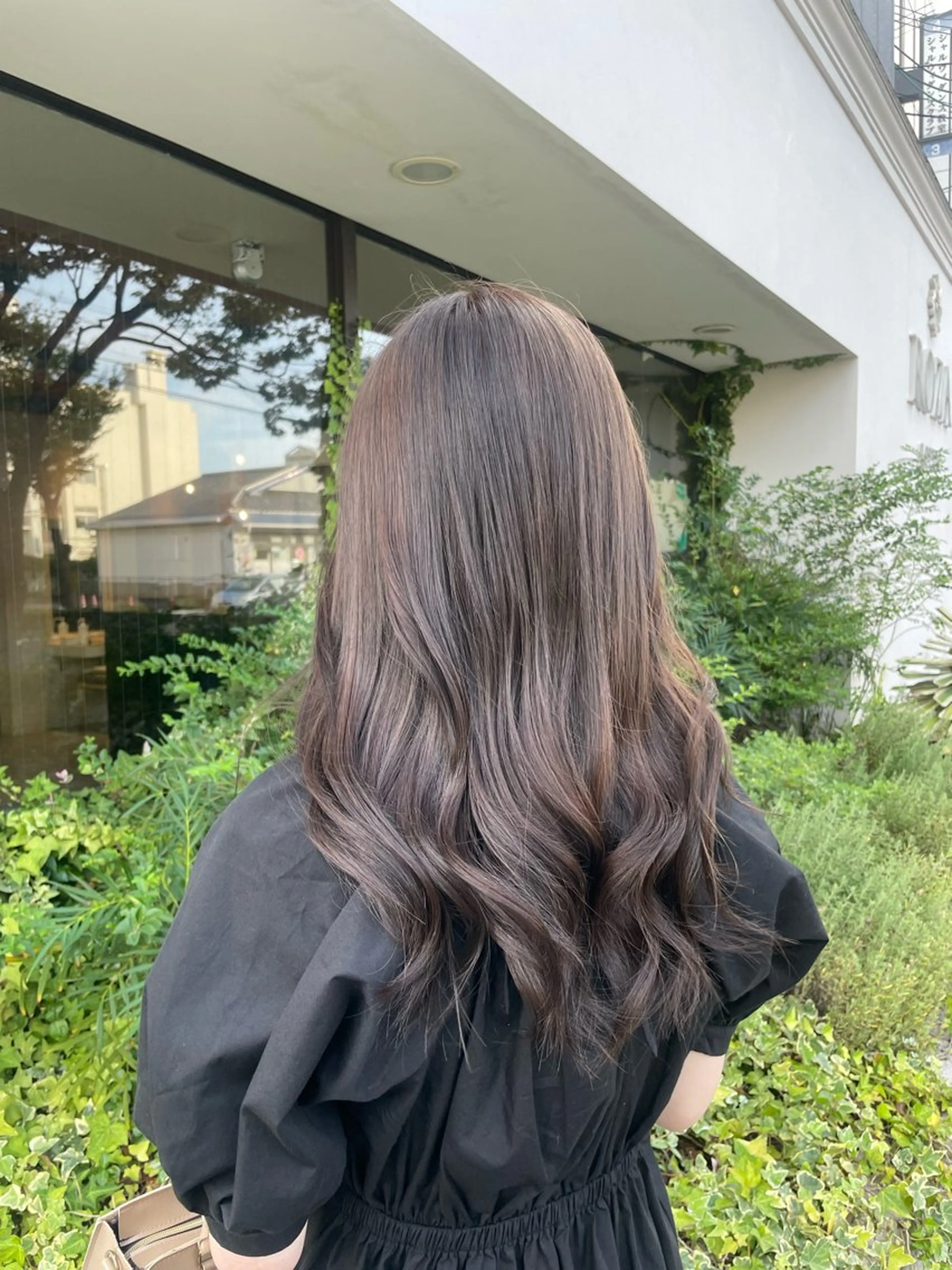 ロング ROZA germe所属・SHIO / ハイトーンカラーのヘアスタイル