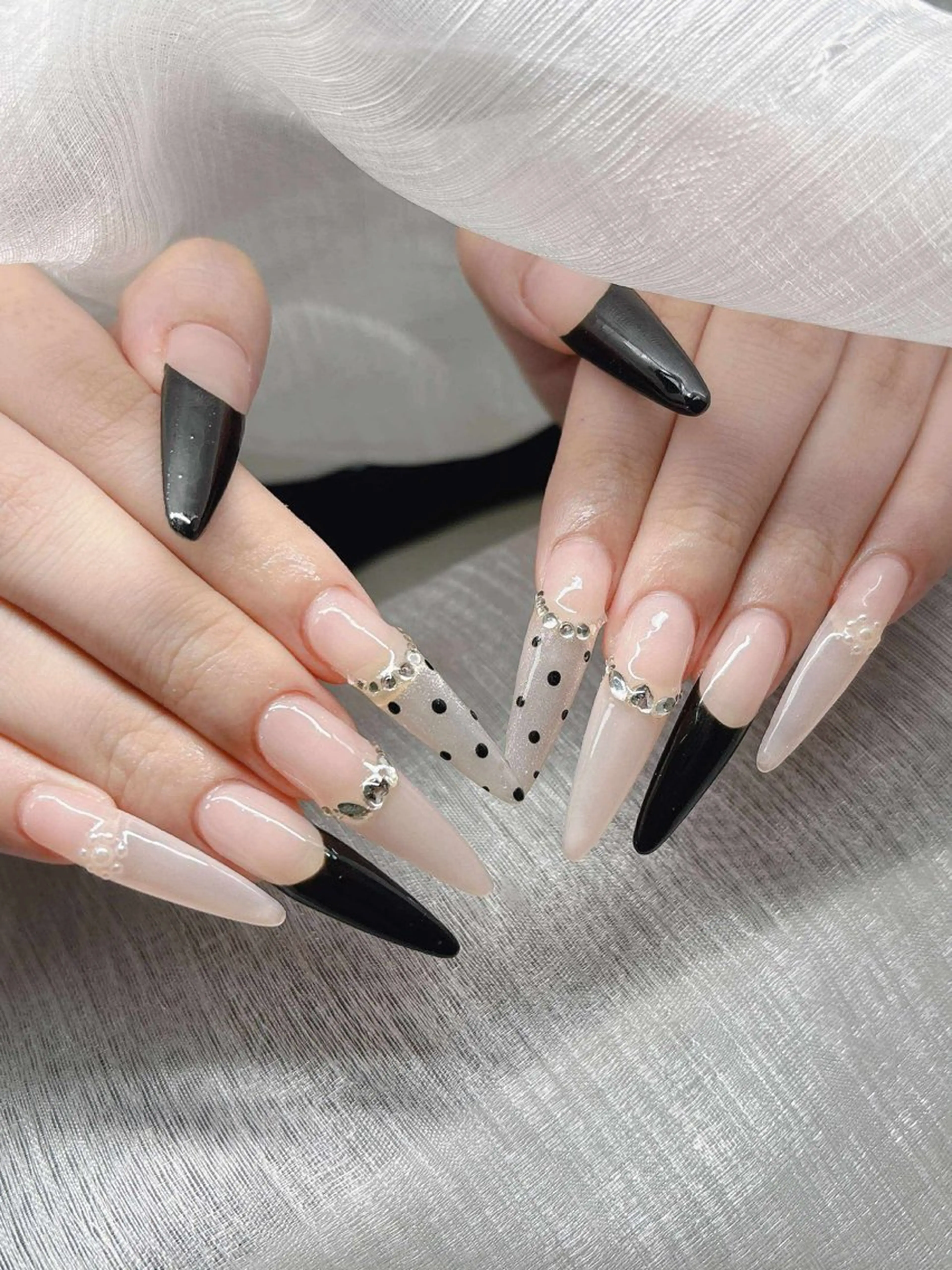 ネイル 長さ出し グラデーション 卒業式 キラキラネイル マグネットネイル ハンドネイル Lee Nailsのネイルデザイン